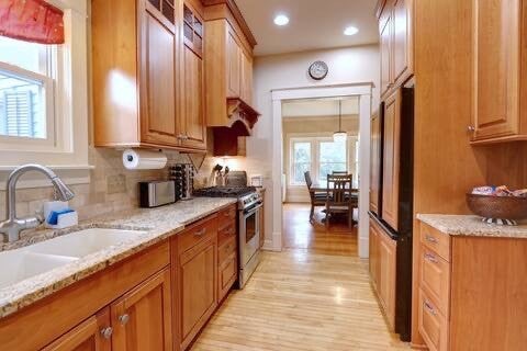 Geneva, New York, 14456, United States, 6 Bedrooms Bedrooms, ,4 BathroomsBathrooms,Residential,For Sale,1901730