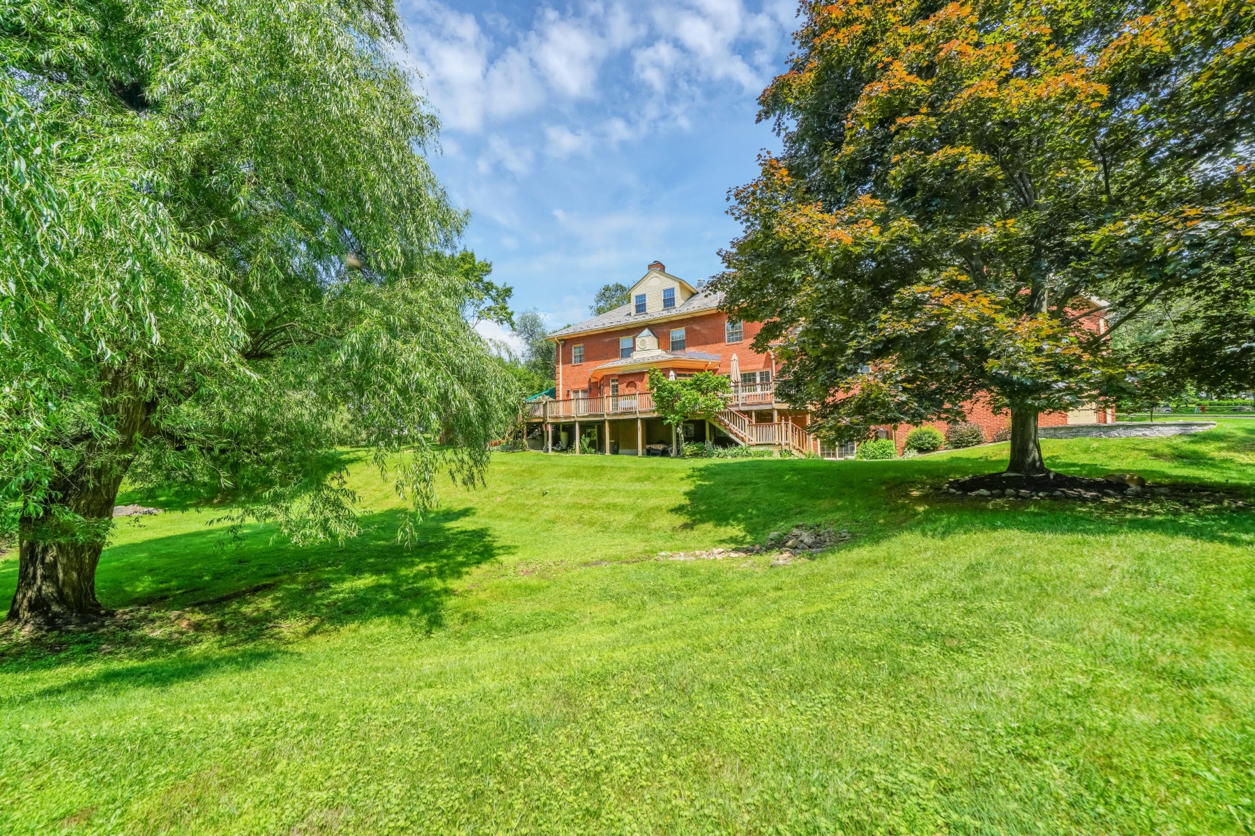  Thoughtfully Designed Stately Brick Colonial Home - 物件實景