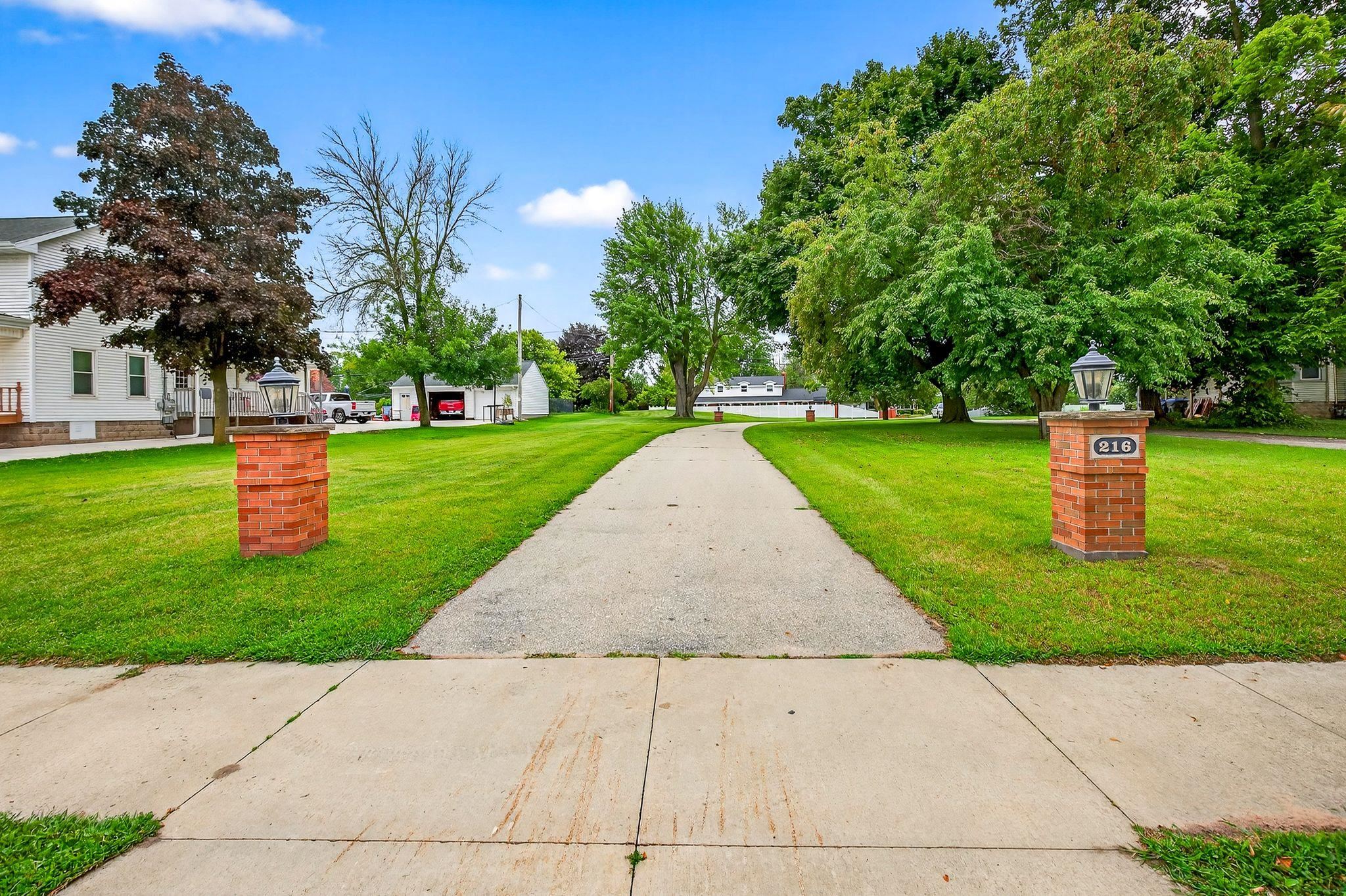 Hortonville, Wisconsin, 54944-9435, United States, 5 Bedrooms Bedrooms, ,4 BathroomsBathrooms,Residential,For Sale,1977478