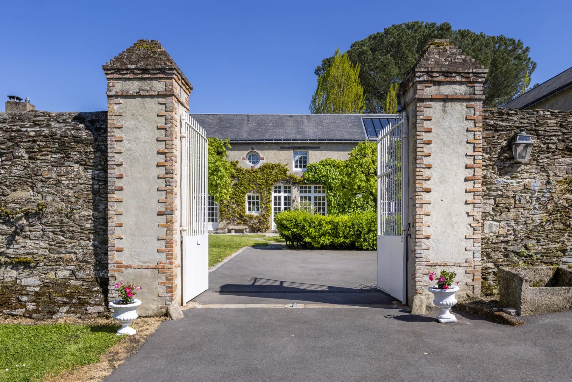 Vertou, Pays de la Loire, 44120, FR, 4 Bedrooms Bedrooms, ,4 BathroomsBathrooms,Residential,For Sale,1252392