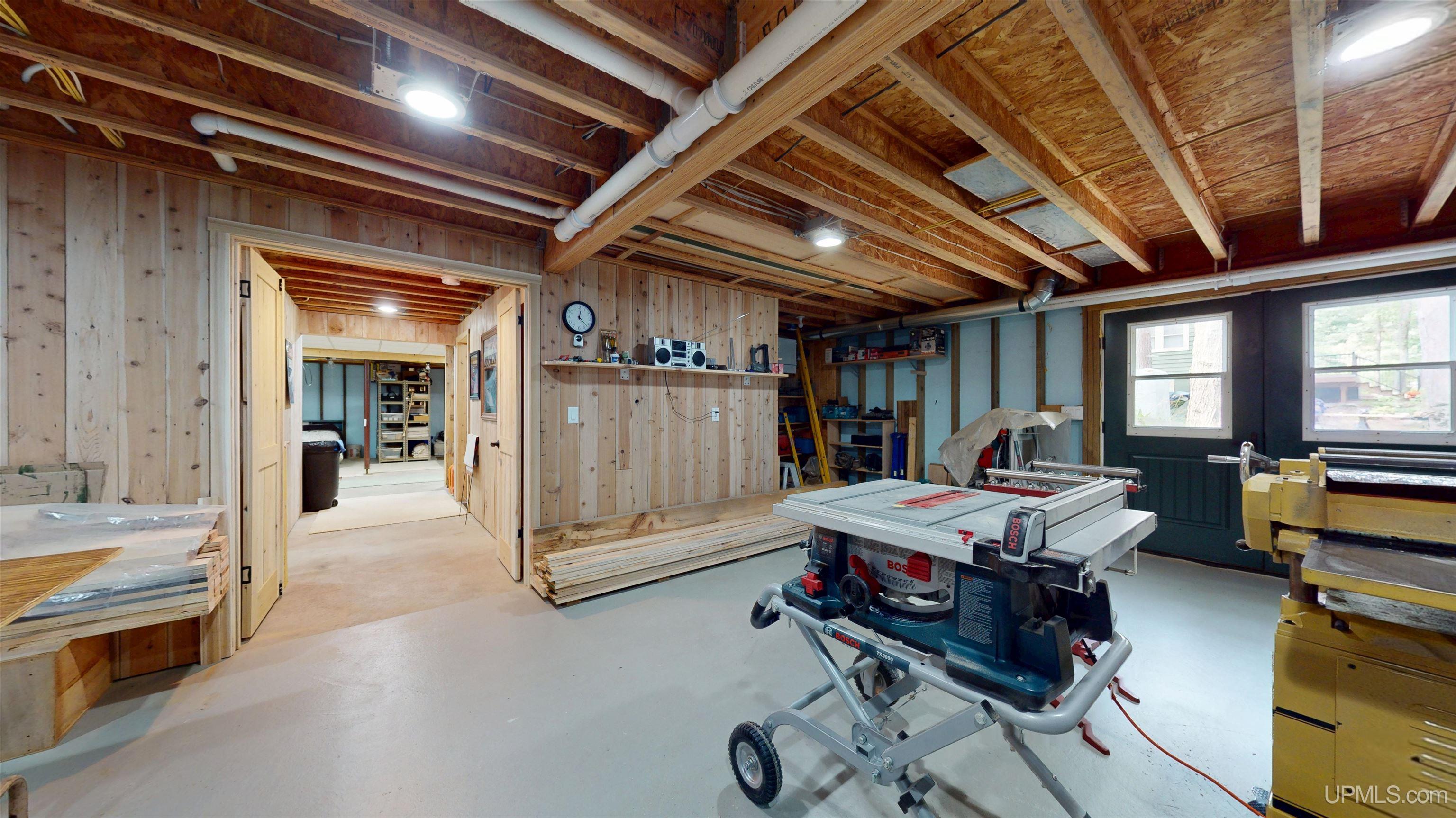 Marquette, Michigan, 49855, United States, 2 Bedrooms Bedrooms, ,4 BathroomsBathrooms,Residential,For Sale,1892873