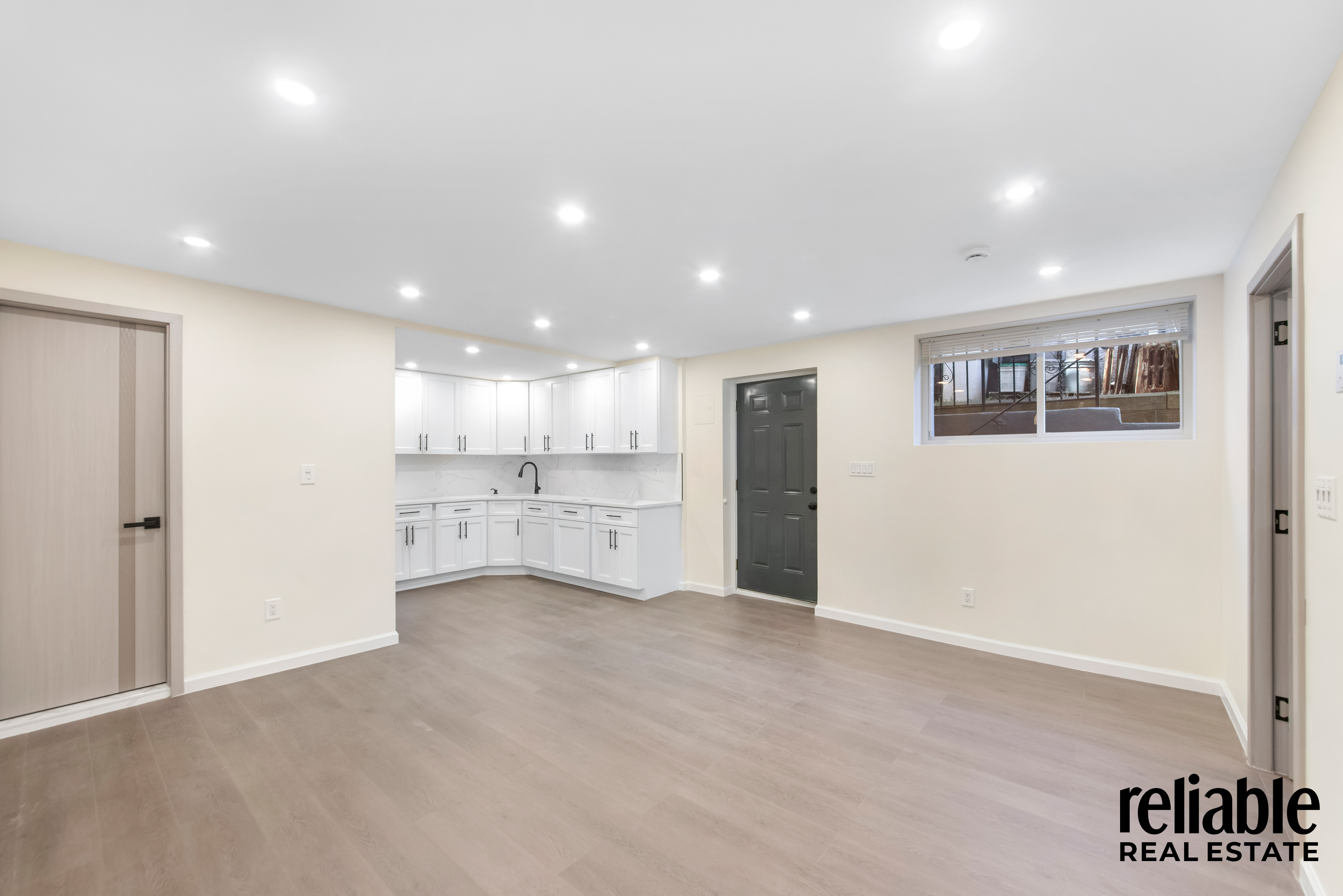 Bayside, New York, 11361, United States, 3 Bedrooms Bedrooms, ,3 BathroomsBathrooms,Residential,For Sale,1942287