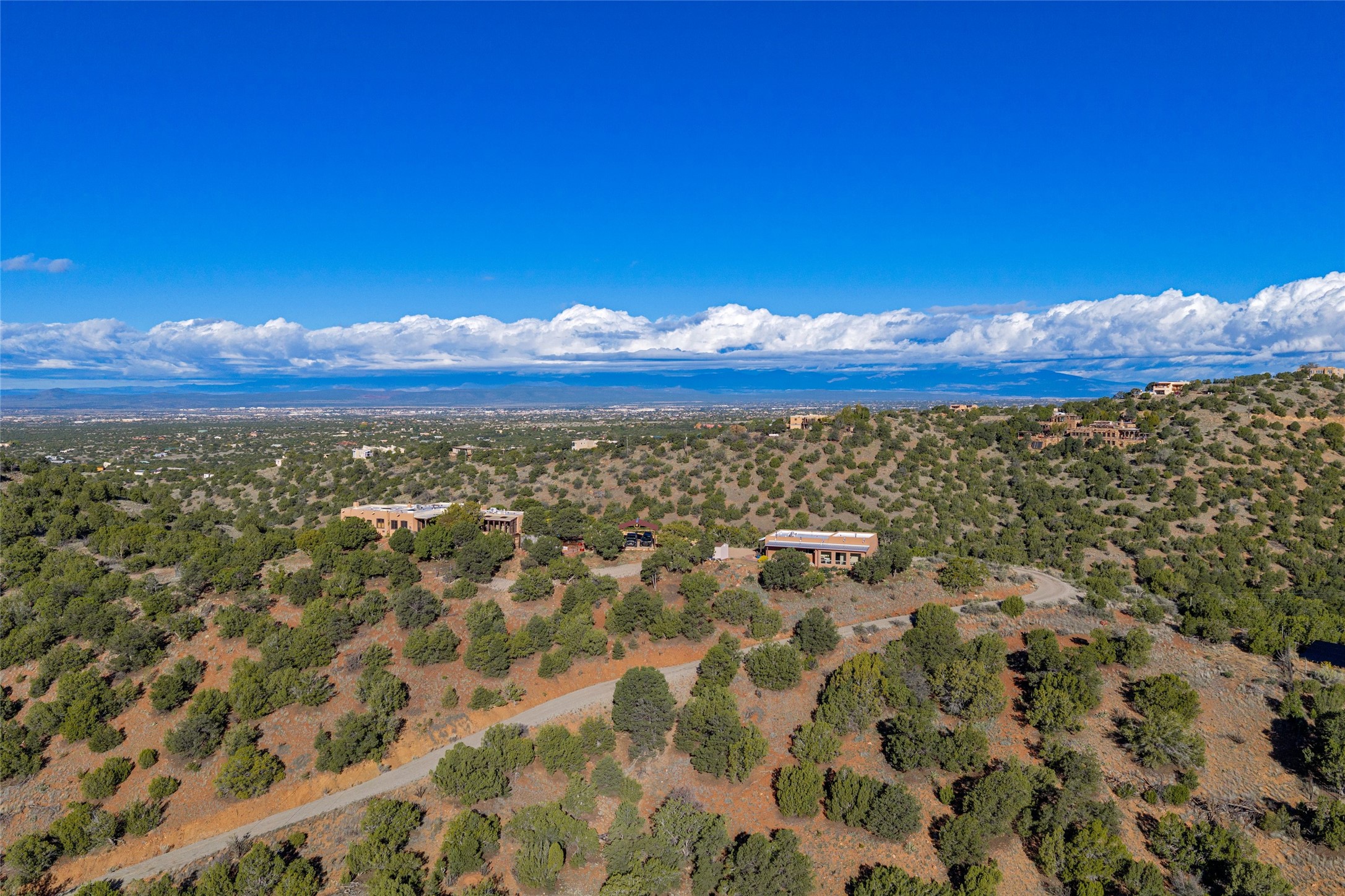  15 & 17 Sunlit Drive W. - 物件實景