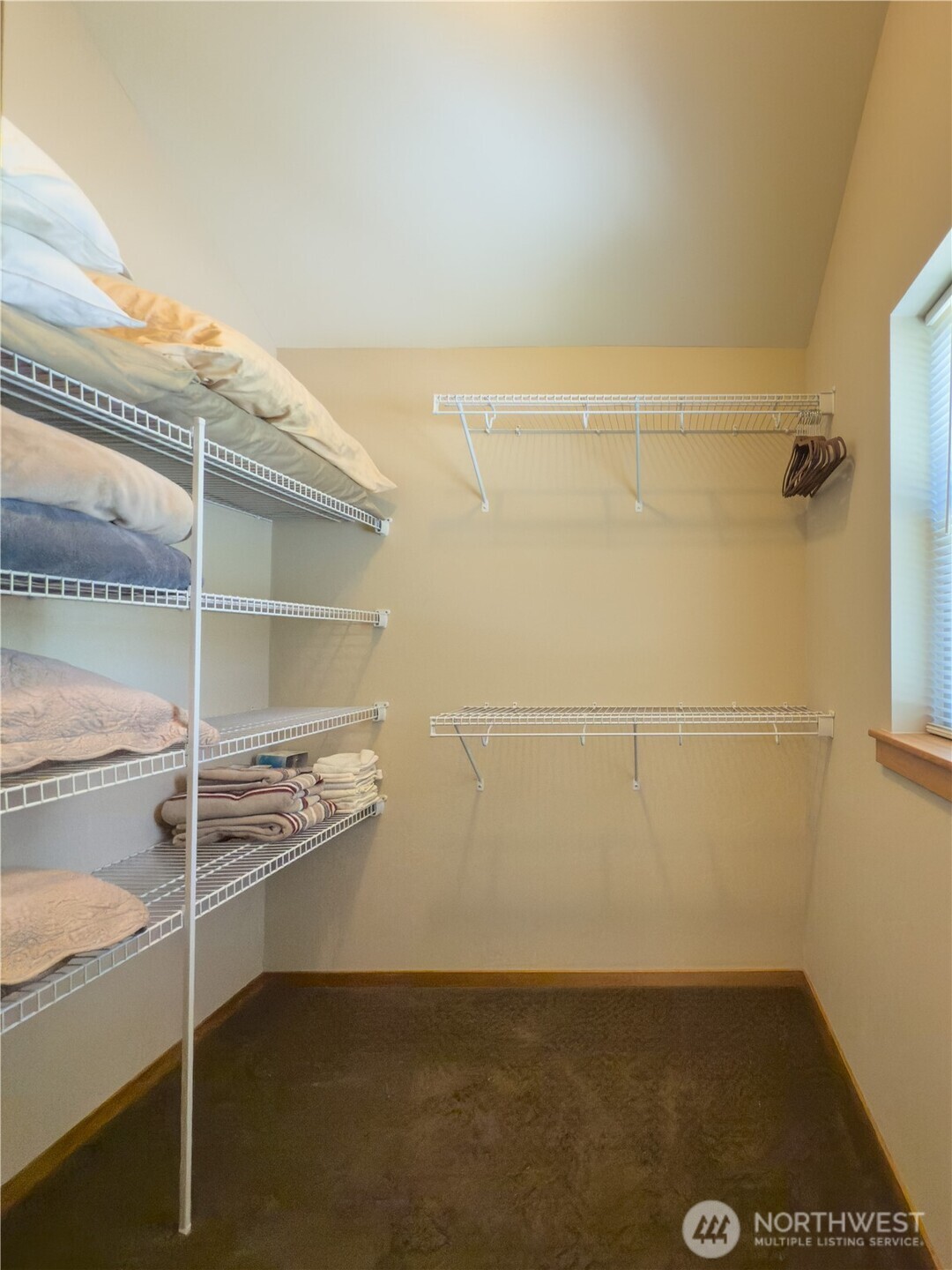 Everett, Washington, 98206, United States, 2 Bedrooms Bedrooms, ,1 BathroomBathrooms,Residential,For Sale,1982450