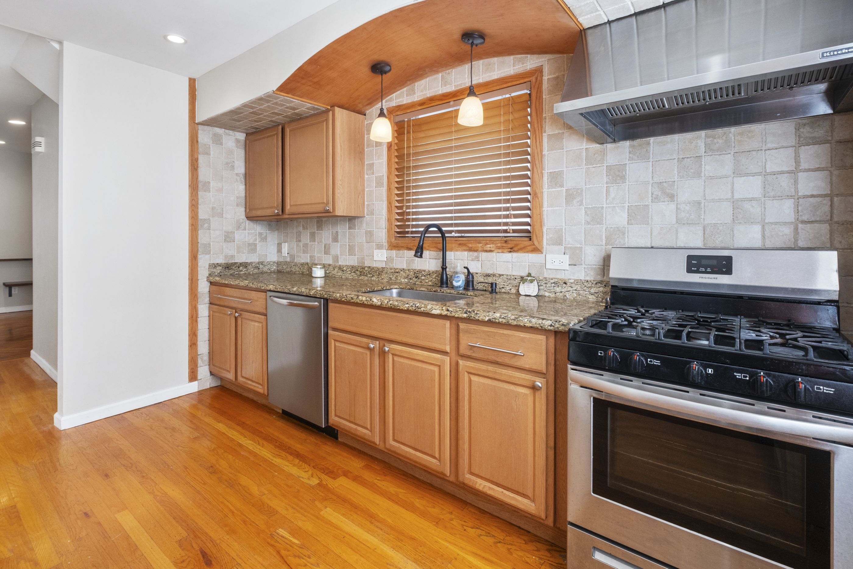 Floral Park, New York, 11001, United States, 3 Bedrooms Bedrooms, ,2 BathroomsBathrooms,Residential,For Sale,1973854