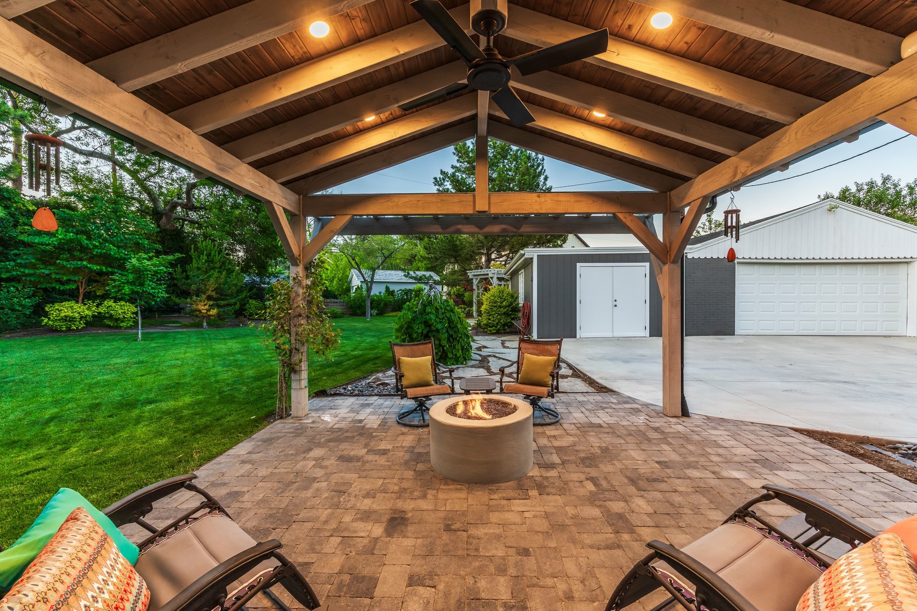  Tastefully Updated Holladay Rambler on .60 acre Manicured Lot - 物件實景