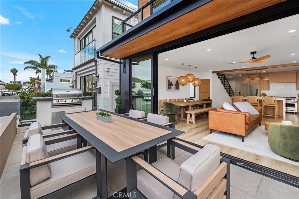 Newport Beach, California, 92663, United States, 5 Bedrooms Bedrooms, ,6 BathroomsBathrooms,Residential,For Sale,1993408