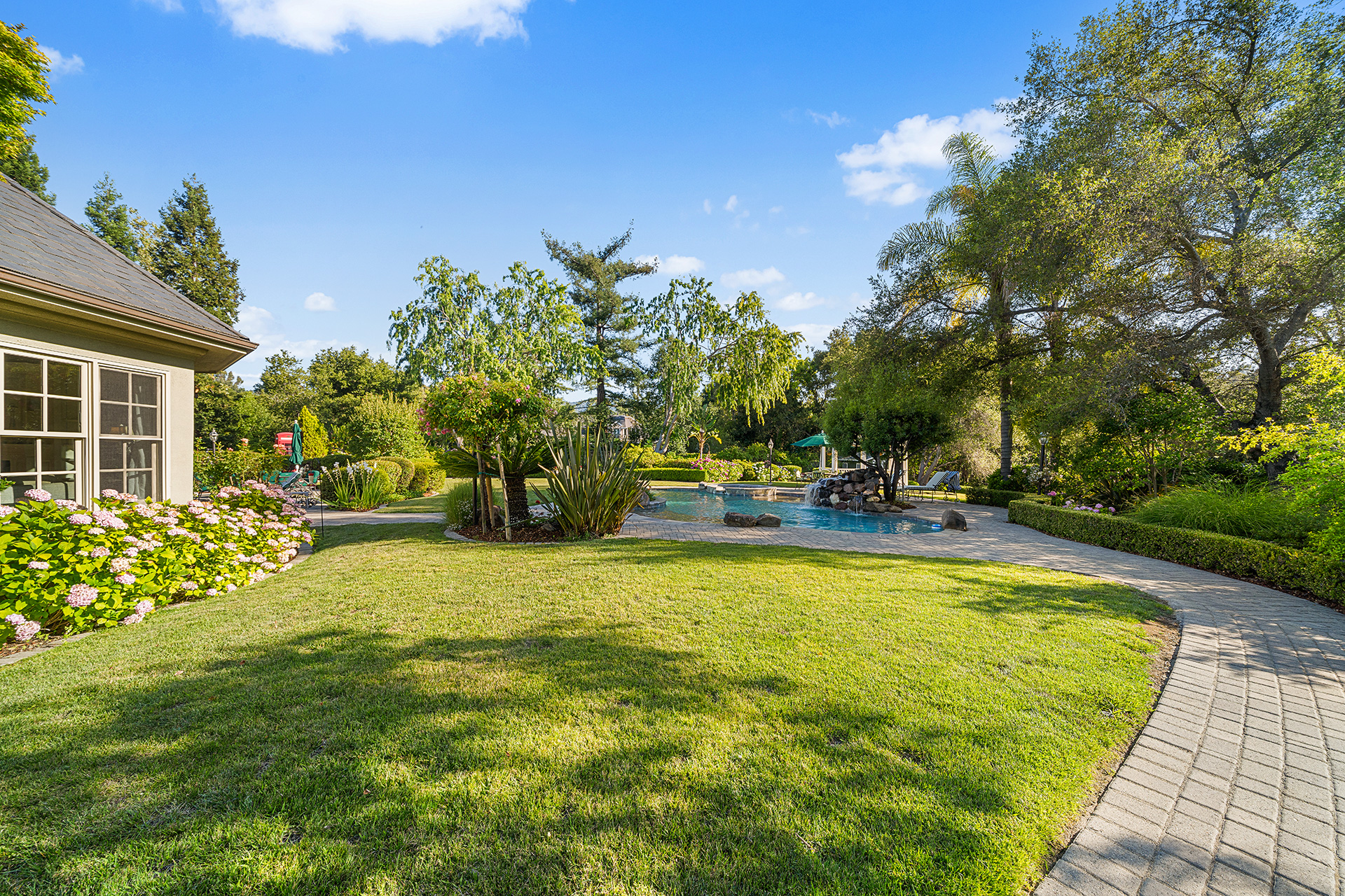  Stunning Saratoga Estate on Expansive Private Grounds - 物件實景