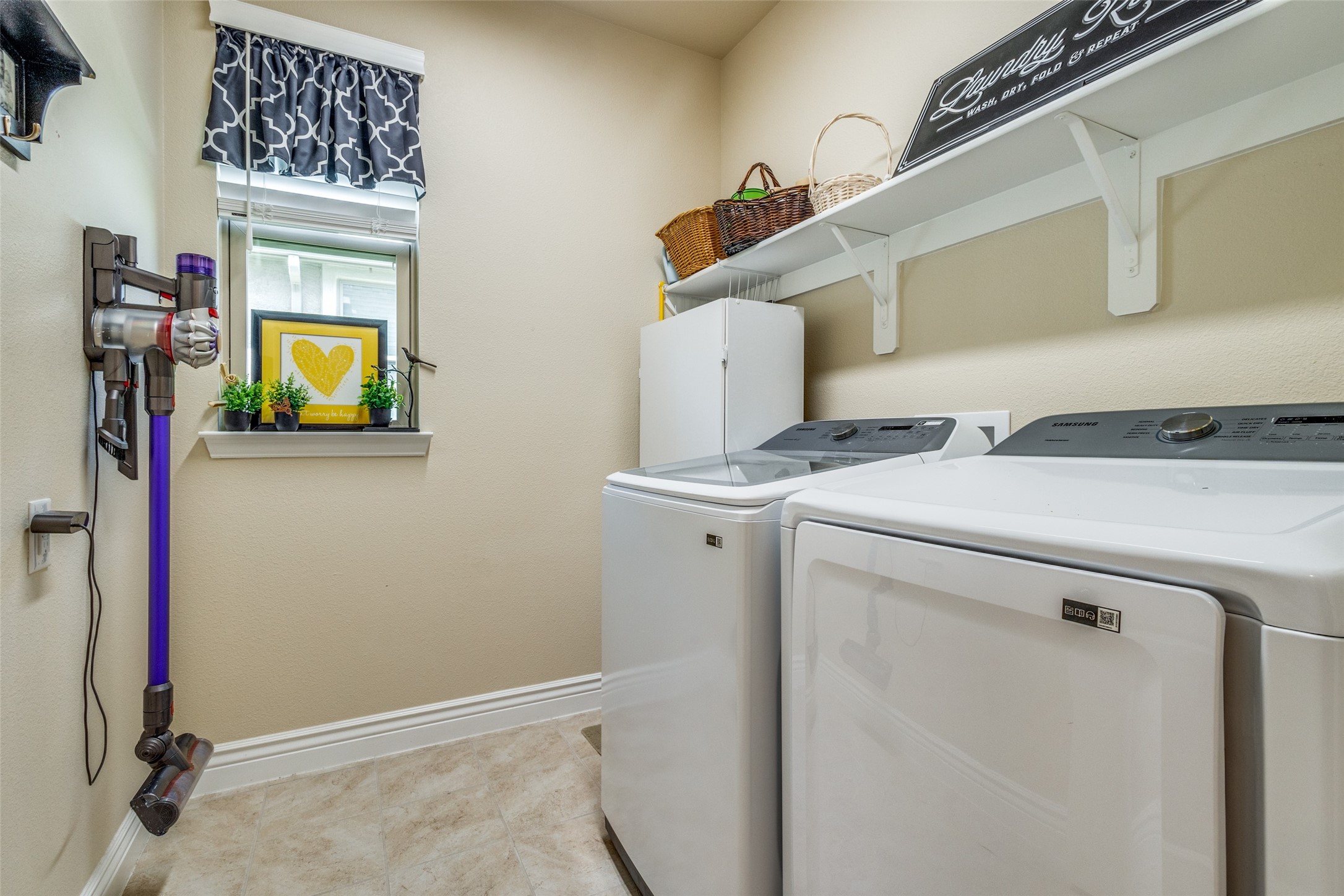Denton, Texas, 76207, United States, 2 Bedrooms Bedrooms, ,3 BathroomsBathrooms,Residential,For Sale,1847379
