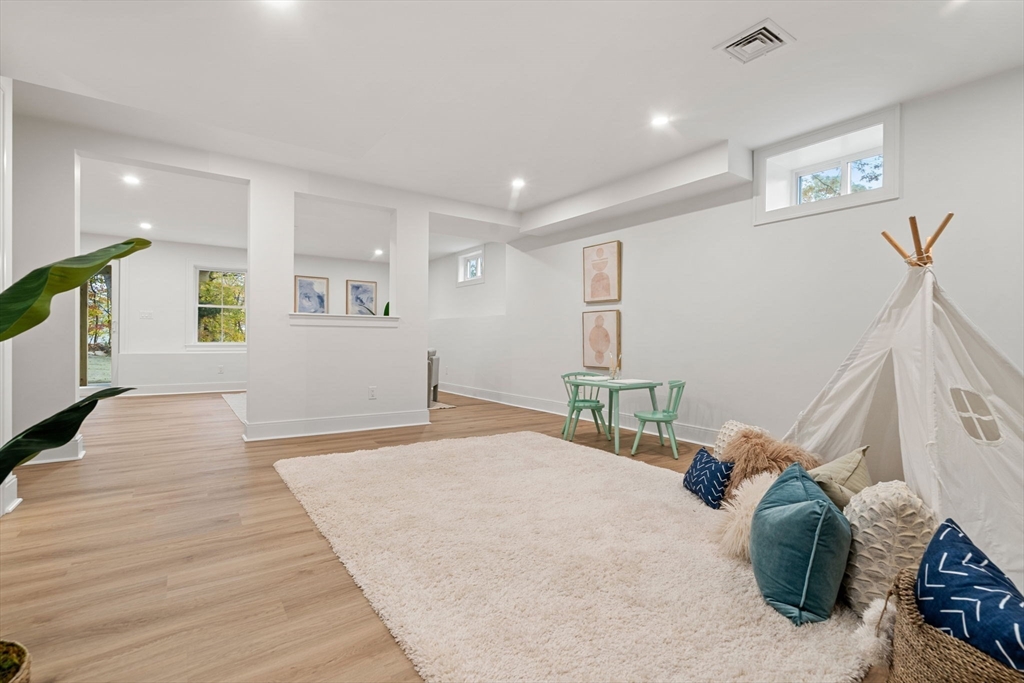 Reading, Massachusetts, 01867, United States, 4 Bedrooms Bedrooms, ,5 BathroomsBathrooms,Residential,For Sale,1988316