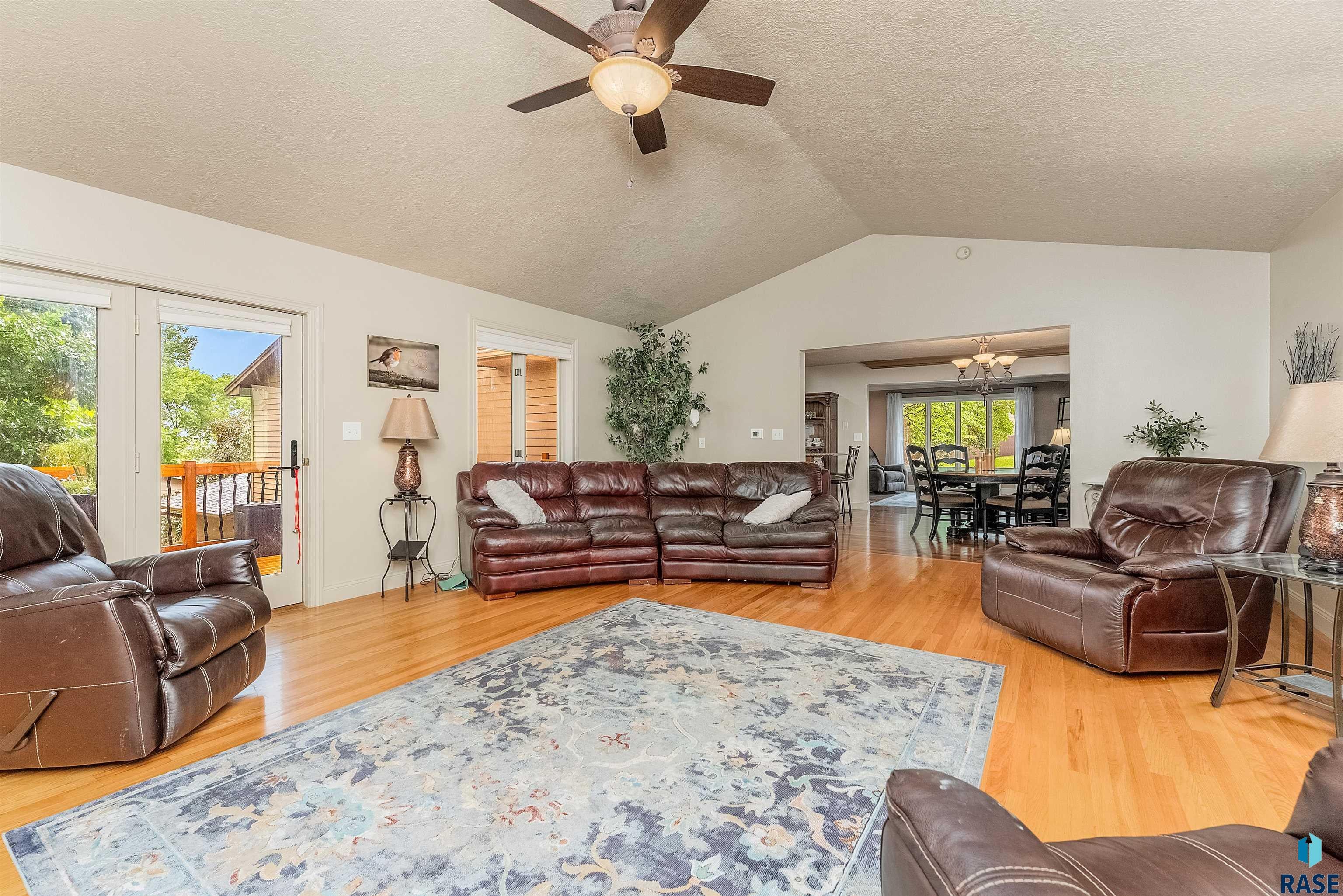 Sioux Falls, South Dakota, 57105, United States, 3 Bedrooms Bedrooms, ,2 BathroomsBathrooms,Residential,For Sale,1926722