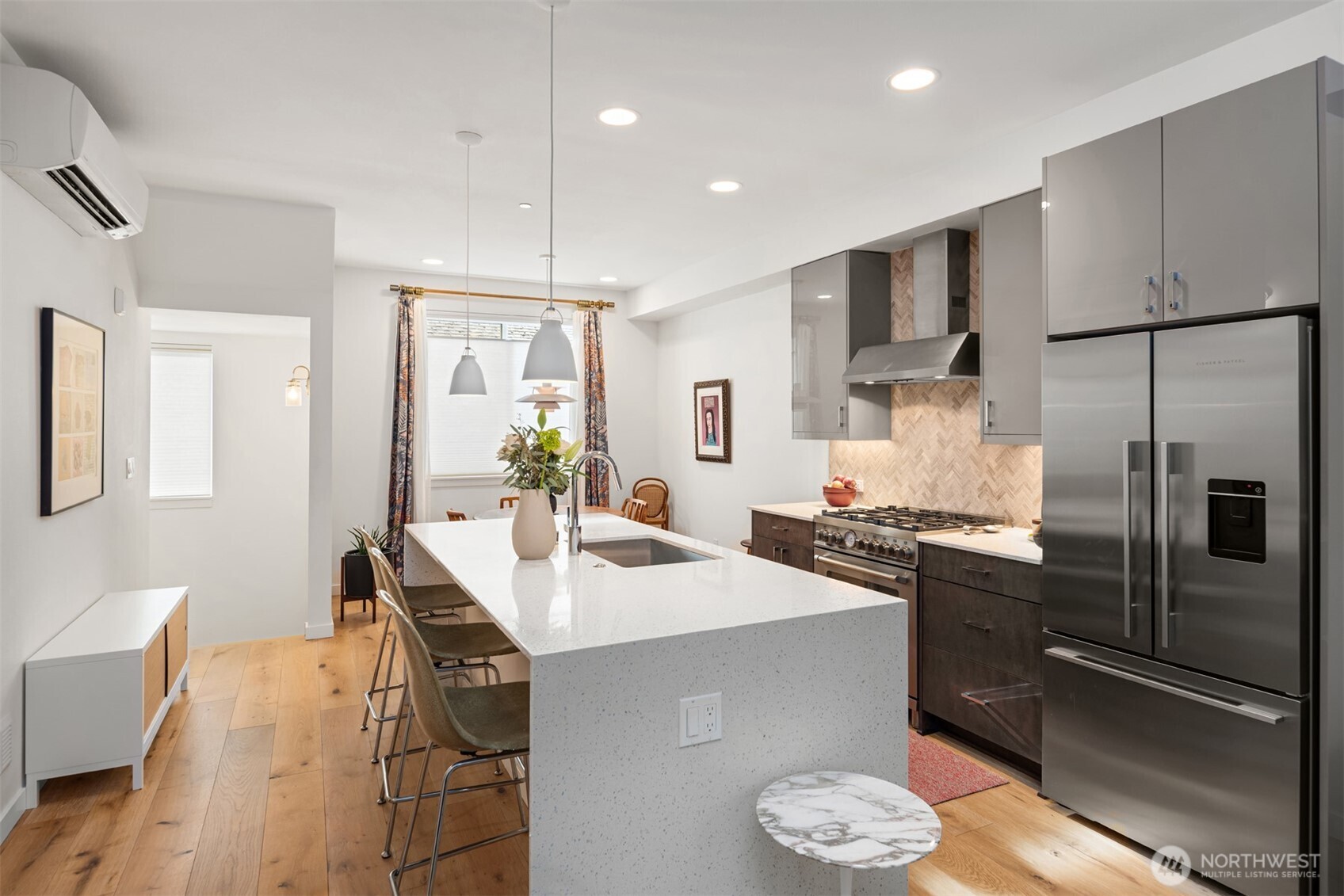 Seattle, Washington, 98122, United States, 2 Bedrooms Bedrooms, ,1 BathroomBathrooms,Residential,For Sale,1896236