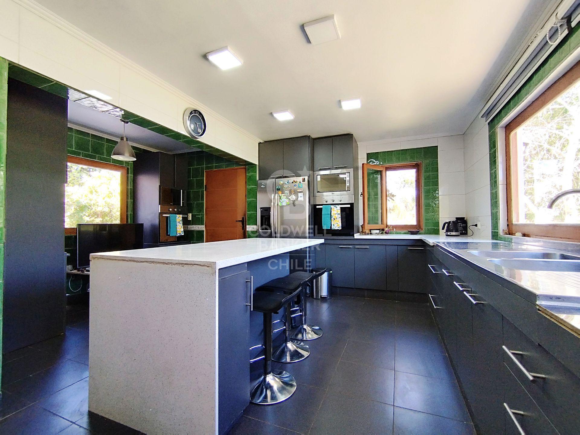Lampa, Chile, 7 Bedrooms Bedrooms, ,5 BathroomsBathrooms,Residential,For Sale,1751708