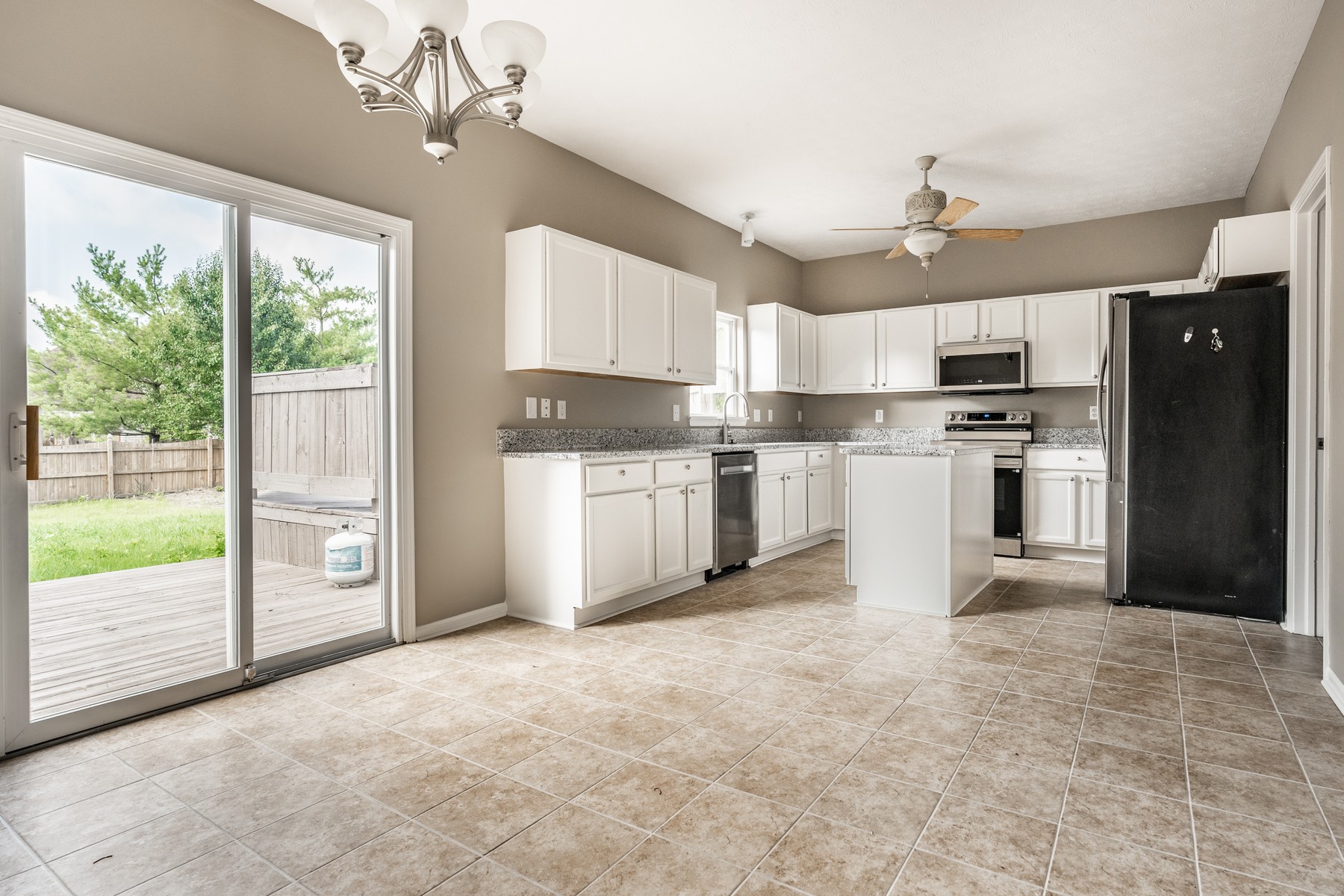  Beautifully Remodeled Geist-Area 4 Bedroom Home - 物件實景