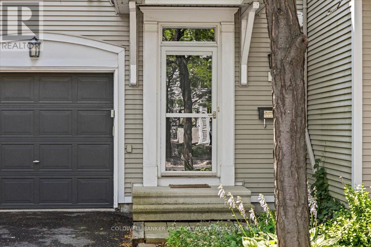 OTTAWA, Ontario, K1J 1J2, CA, 3 Bedrooms Bedrooms, ,1 BathroomBathrooms,Residential,For Sale,1903648