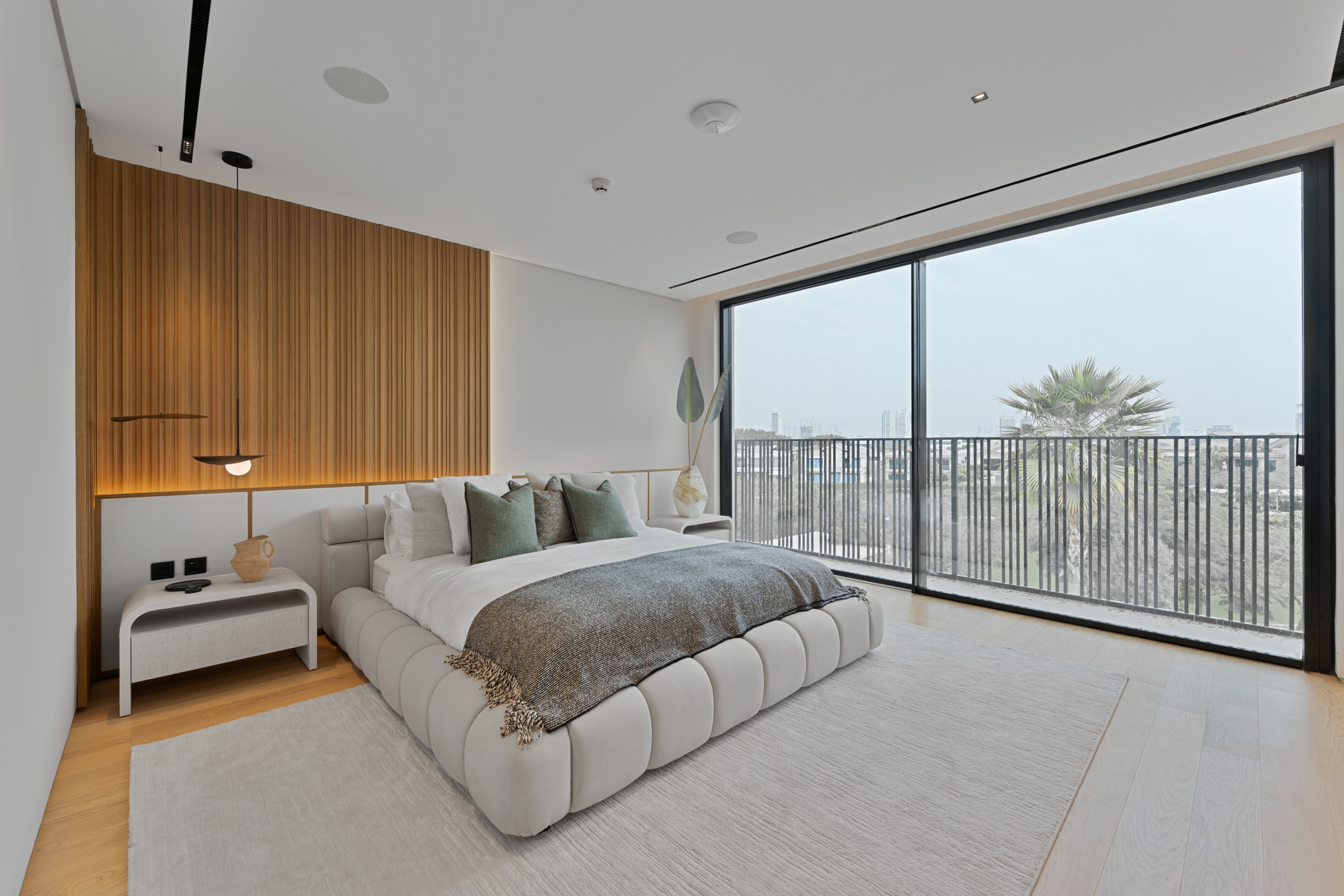  Refined Ready-to-Move Villa With Lake Views in JGE - 物件實景