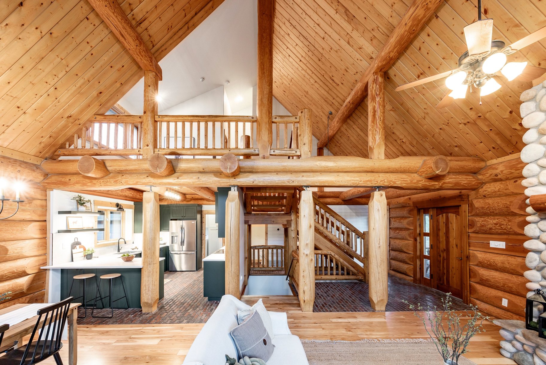  Refined Mountain Home on 1.27 Acres Near Snowbasin - 物件實景