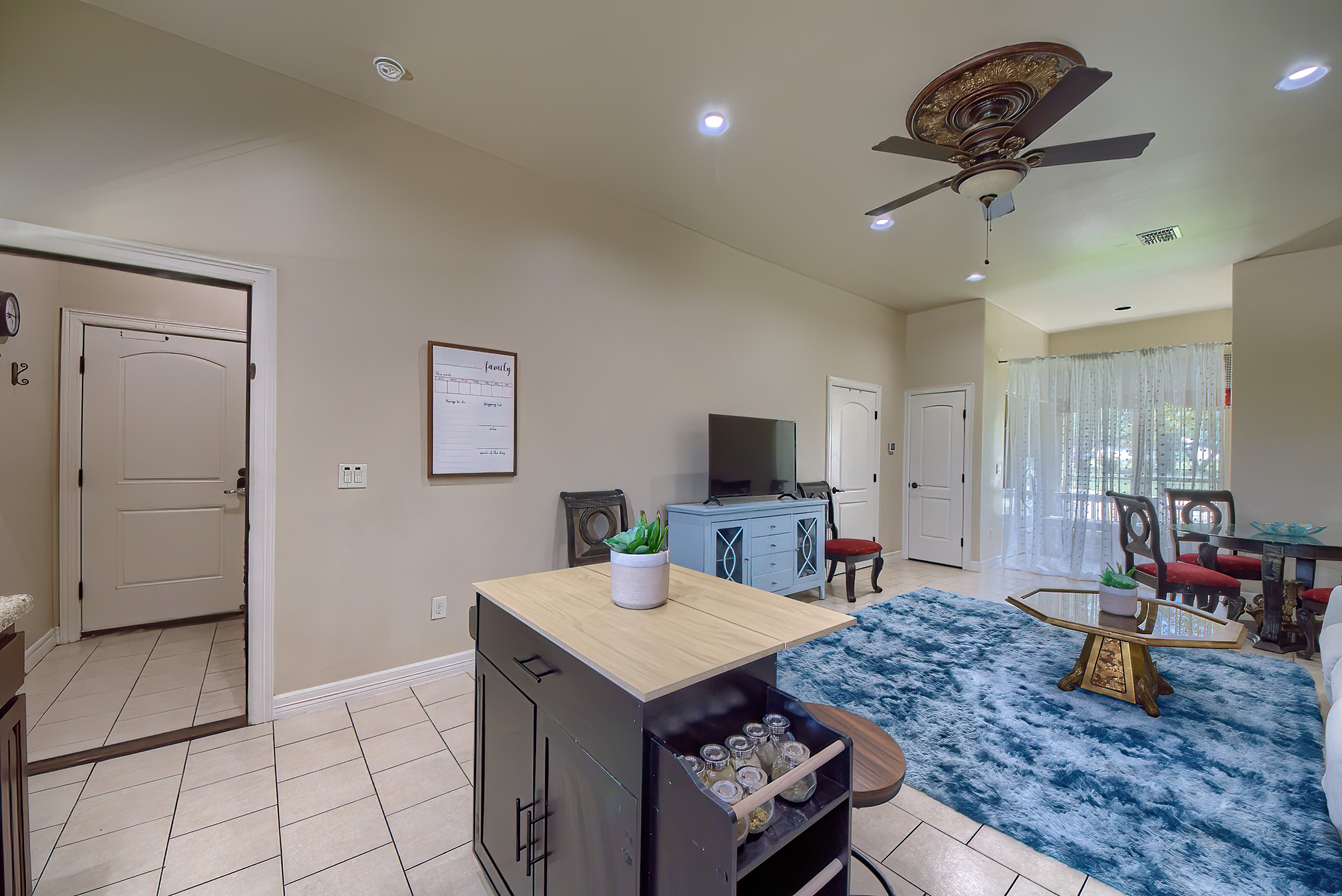 Seguin, Texas, 78155, United States, 7 Bedrooms Bedrooms, ,7 BathroomsBathrooms,Residential,For Sale,1994199