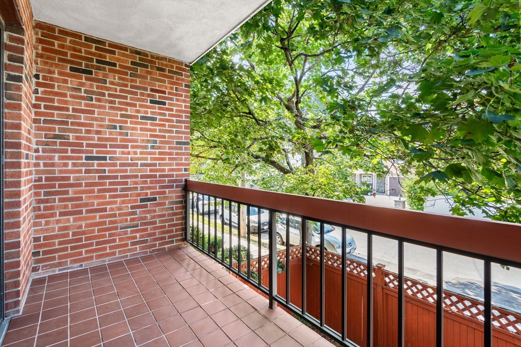 Newton, Massachusetts, 02459, United States, 2 Bedrooms Bedrooms, ,2 BathroomsBathrooms,Residential,For Sale,1941065