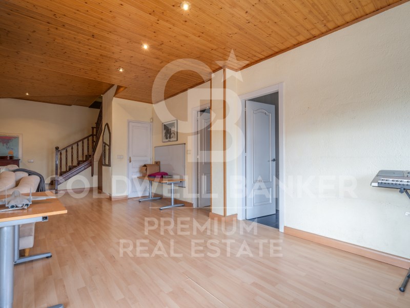 Cerdanyola del Vallès, Catalonia, ES, 4 Bedrooms Bedrooms, ,3 BathroomsBathrooms,Residential,For Sale,1622423