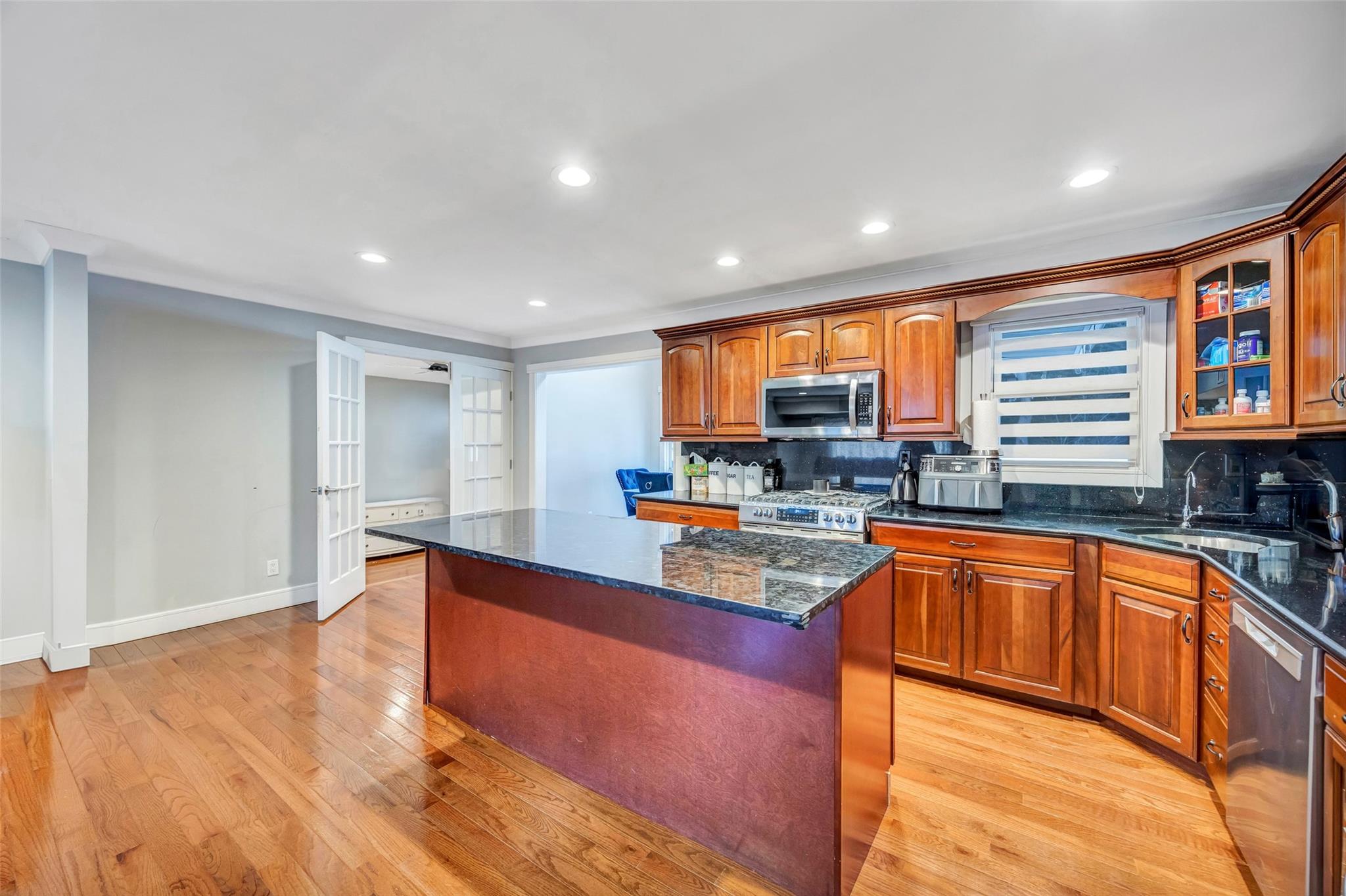 Lindenhurst, New York, 11757, United States, 5 Bedrooms Bedrooms, ,3 BathroomsBathrooms,Residential,For Sale,1707777