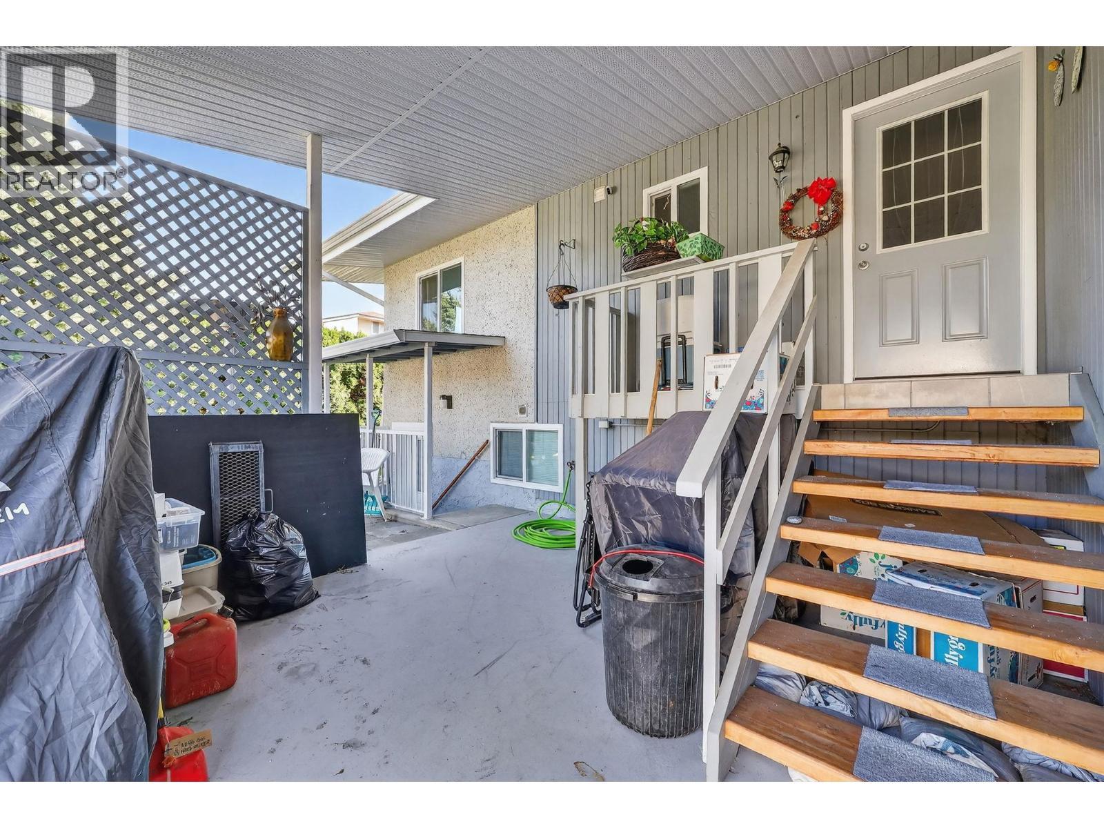 KELOWNA, British Columbia, V1X 1C4, CA, 5 Bedrooms Bedrooms, ,3 BathroomsBathrooms,Residential,For Sale,1948235