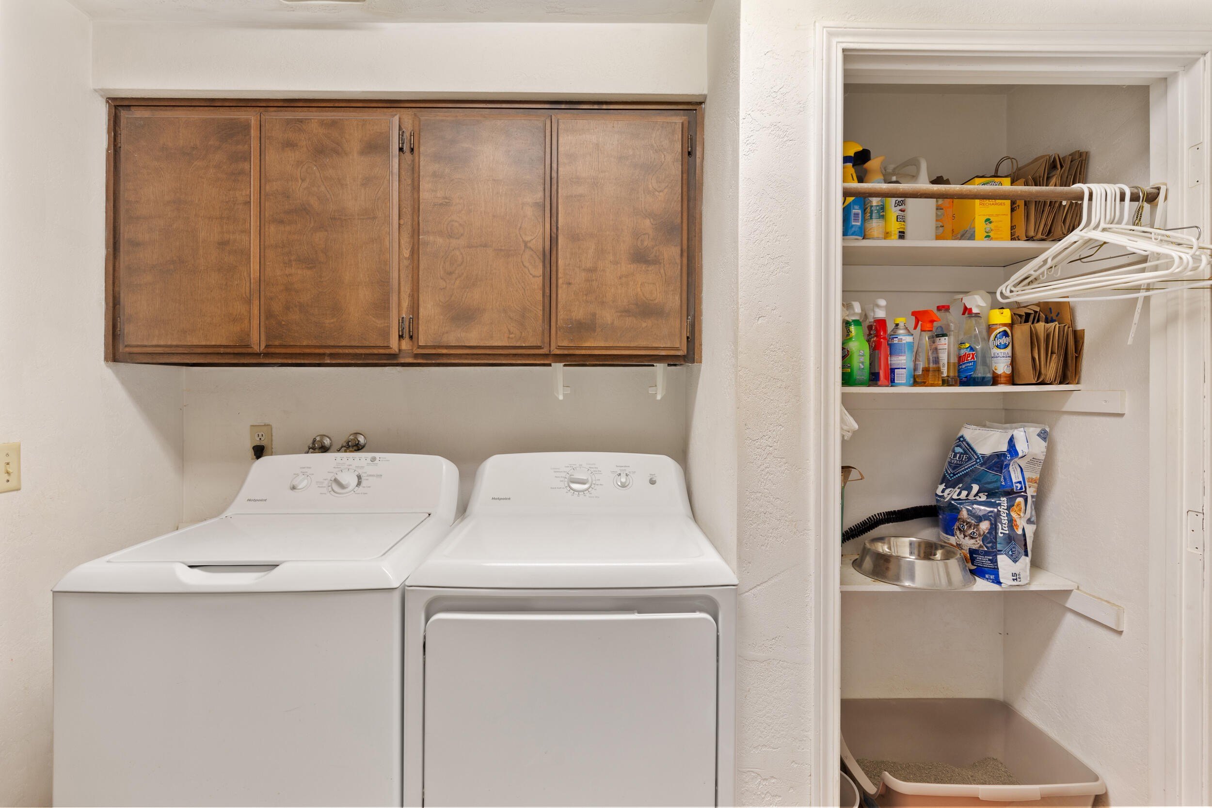 Medford, Oregon, 97504, United States, 4 Bedrooms Bedrooms, ,3 BathroomsBathrooms,Residential,For Sale,1974325