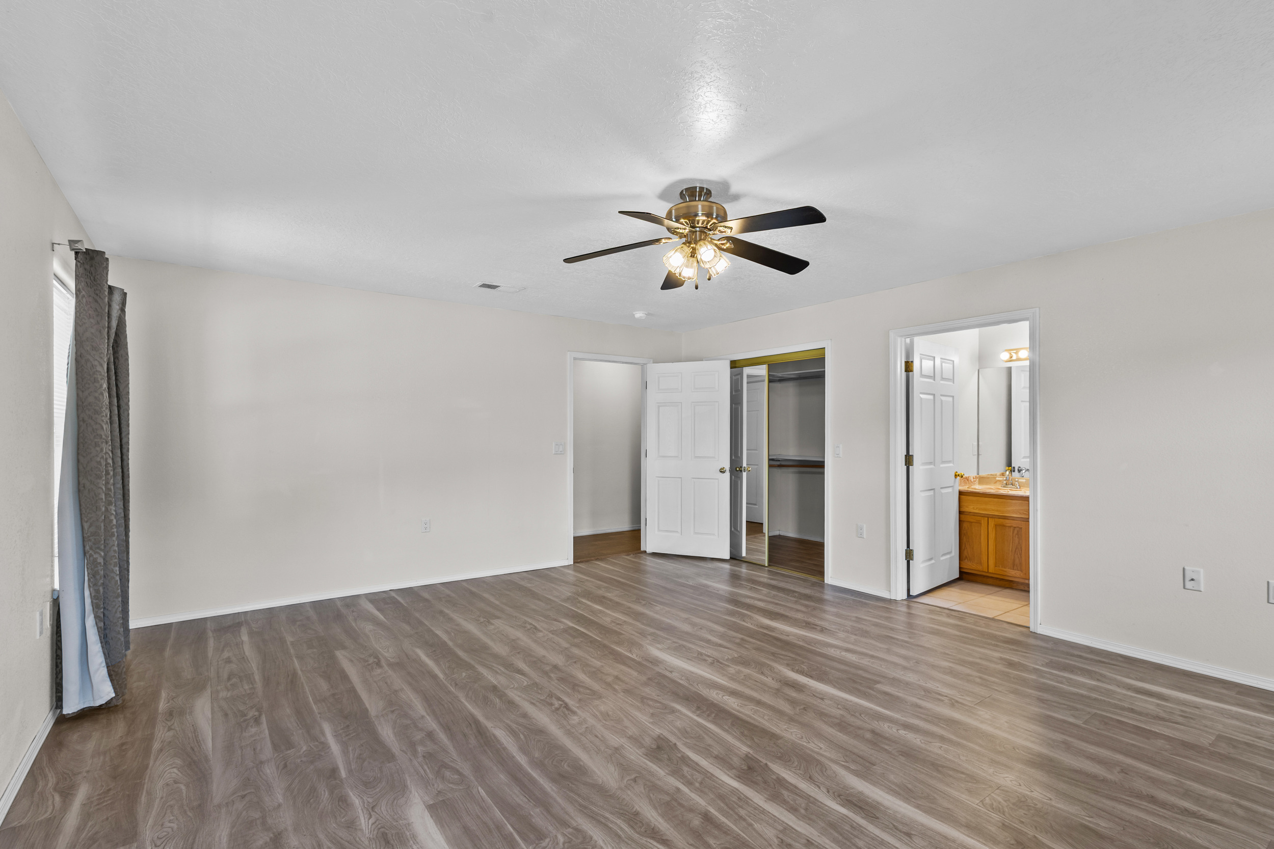 Belen, New Mexico, 87002, United States, 3 Bedrooms Bedrooms, ,2 BathroomsBathrooms,Residential,For Sale,1914205