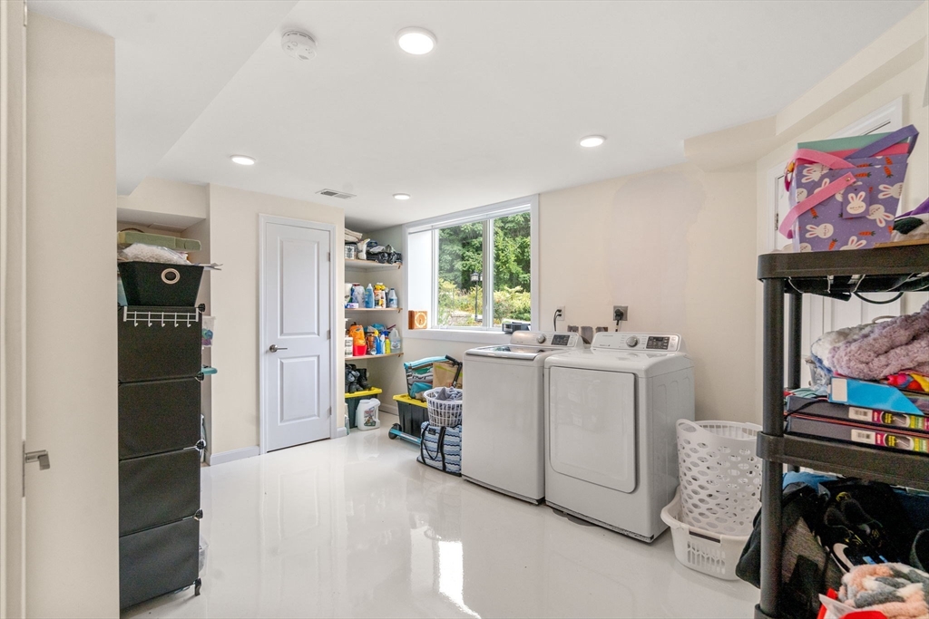 Needham, Massachusetts, 02494, United States, 4 Bedrooms Bedrooms, ,6 BathroomsBathrooms,Residential,For Sale,1995661