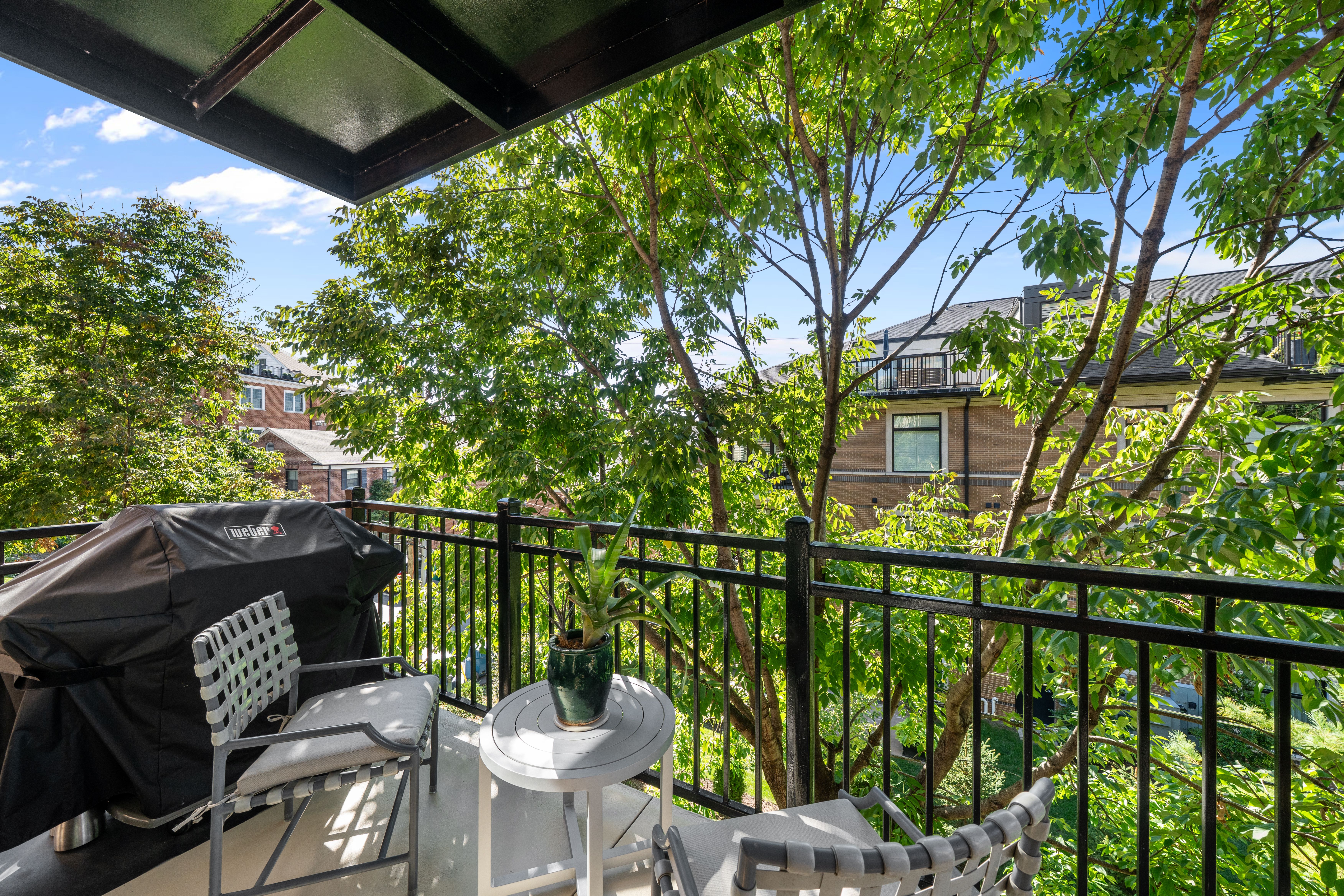  Beautifully updated and stylish, this Clayton condo offers move-in-ready living - 物件實景