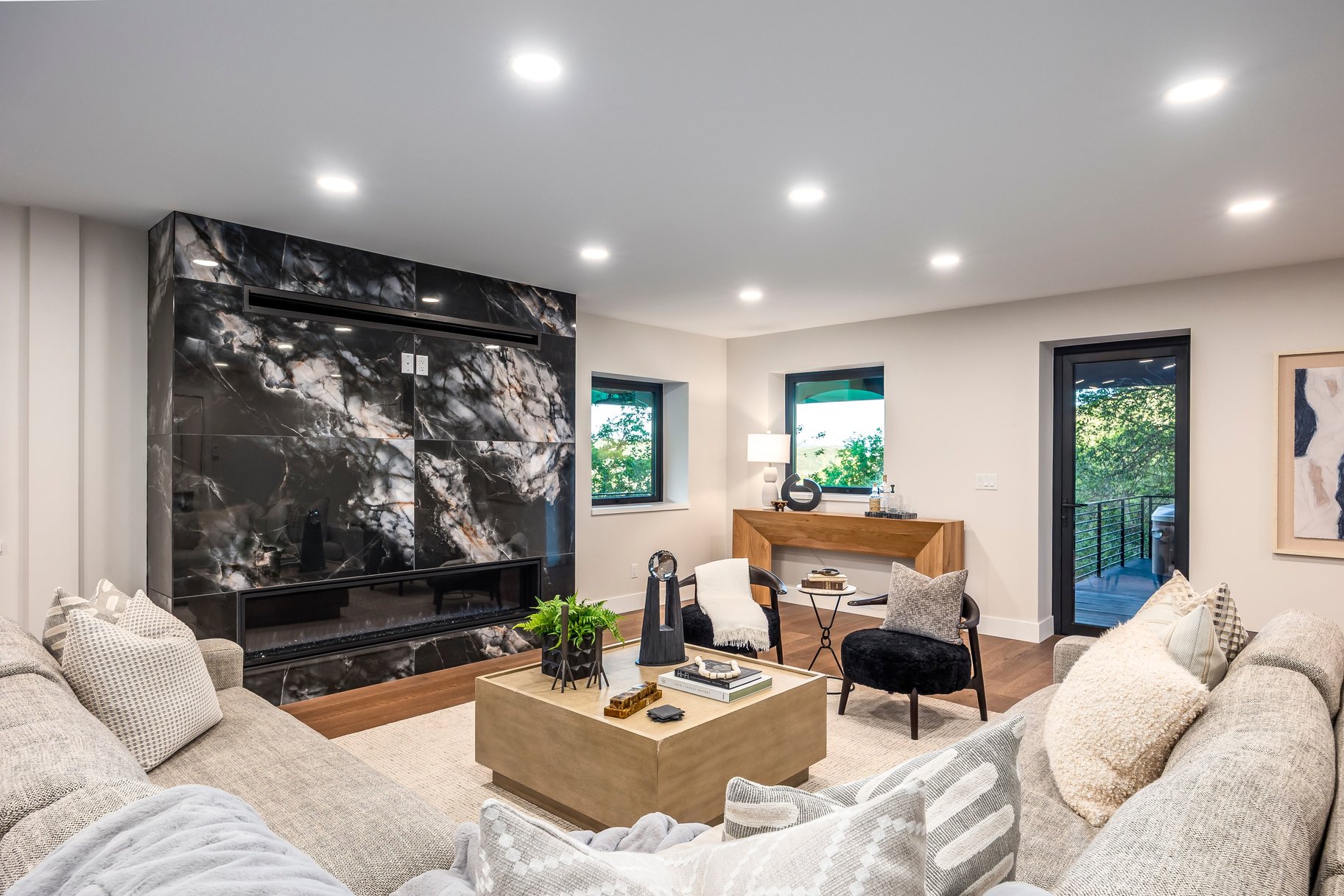  Full Scale Rebuild with Amazing Outdoor Spaces and Views - 物件實景