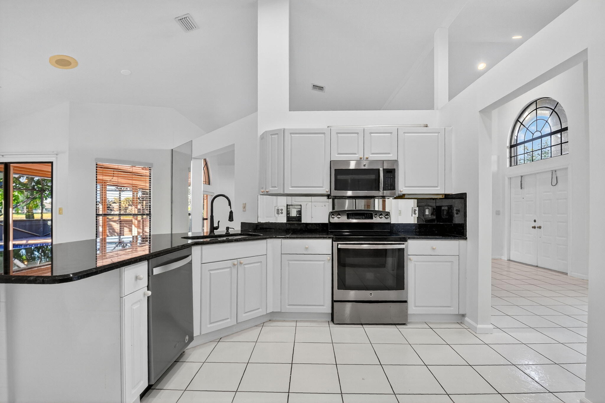 Royal Palm Beach, Florida, 33411, United States, 3 Bedrooms Bedrooms, ,2 BathroomsBathrooms,Residential,For Sale,1992913