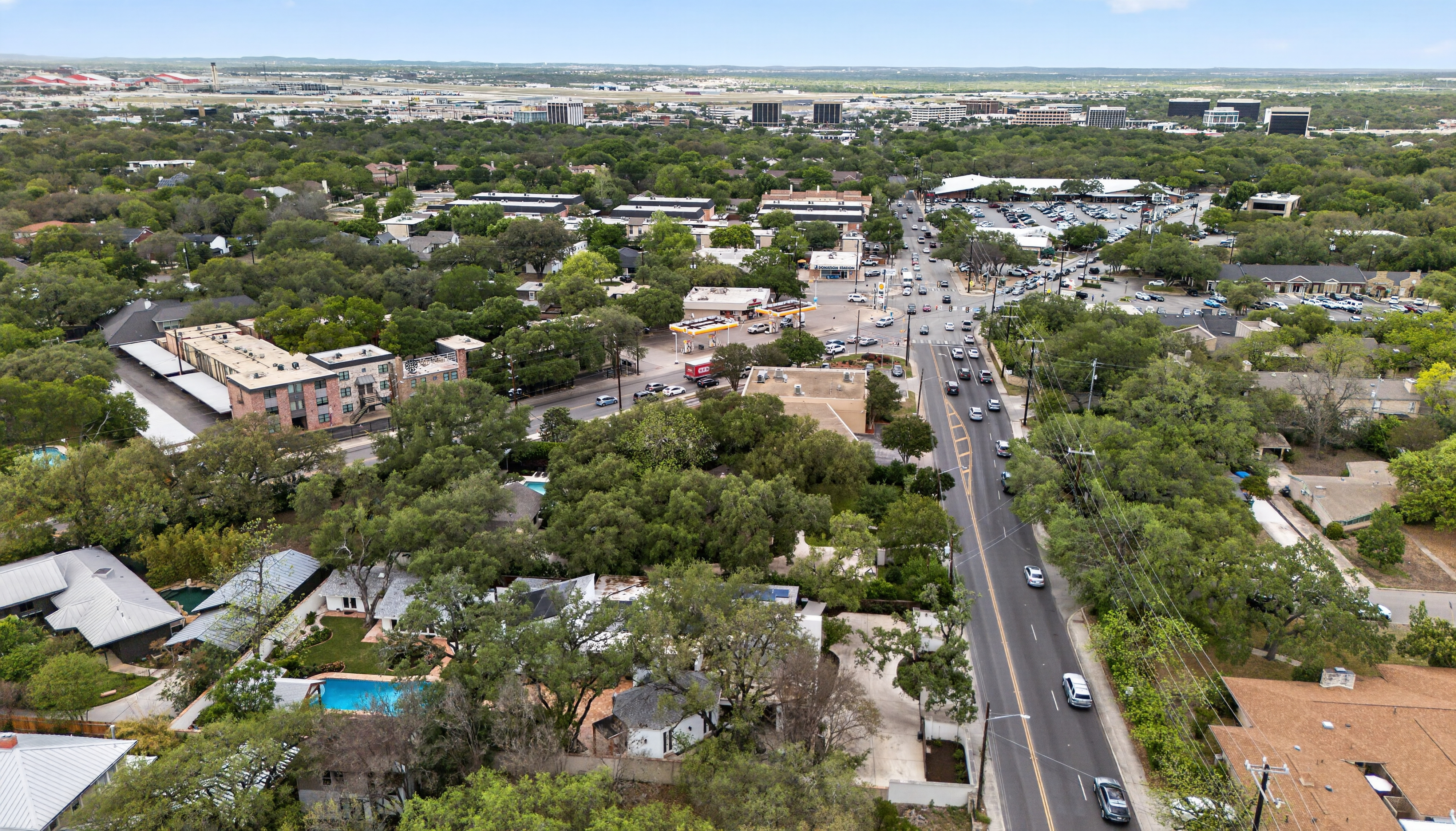  Experience Rare Privacy and Resort Style Living in Alamo Heights - 物件實景