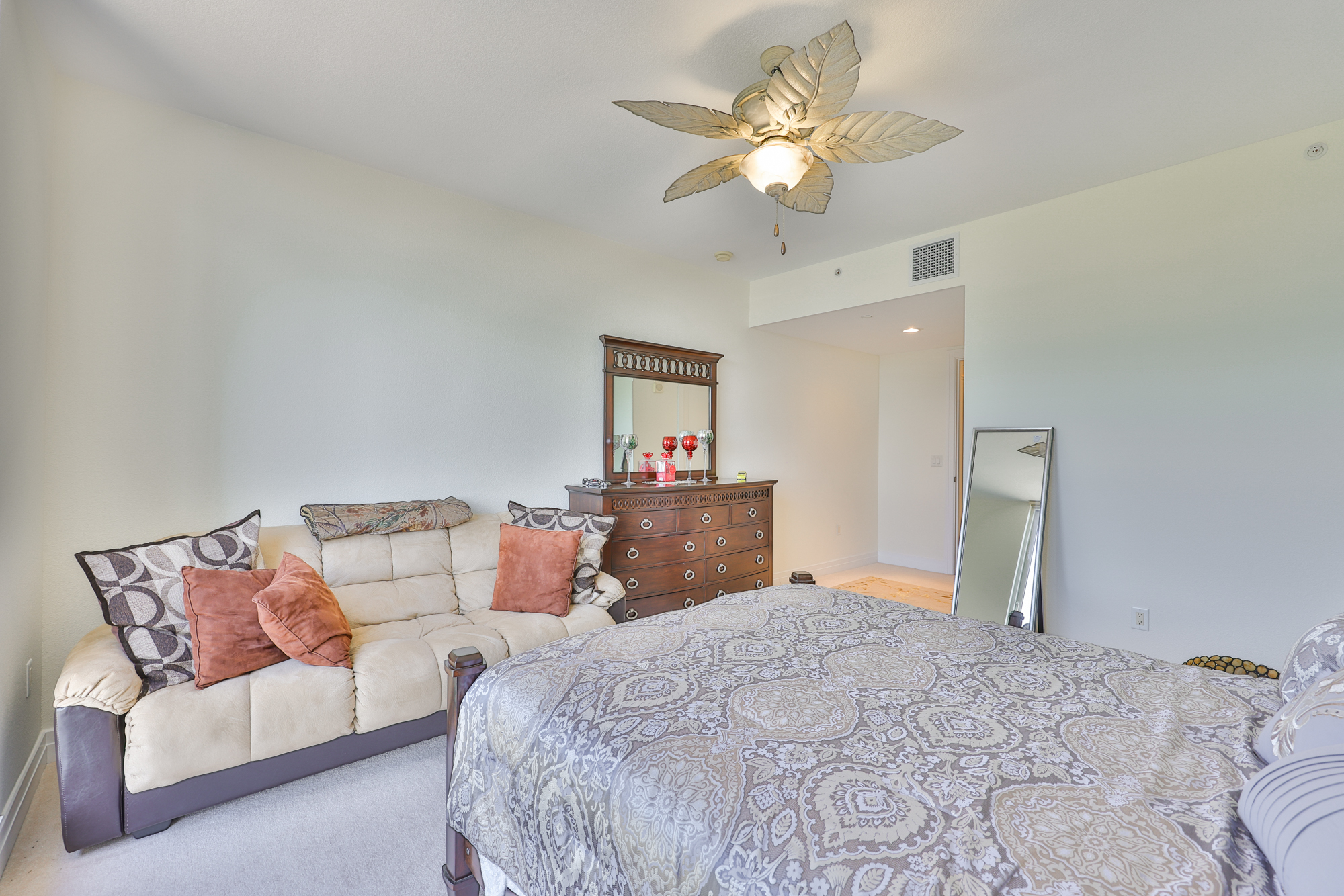 Clearwater, Florida, 33755, United States, 2 Bedrooms Bedrooms, ,2 BathroomsBathrooms,Residential,For Sale,1983335