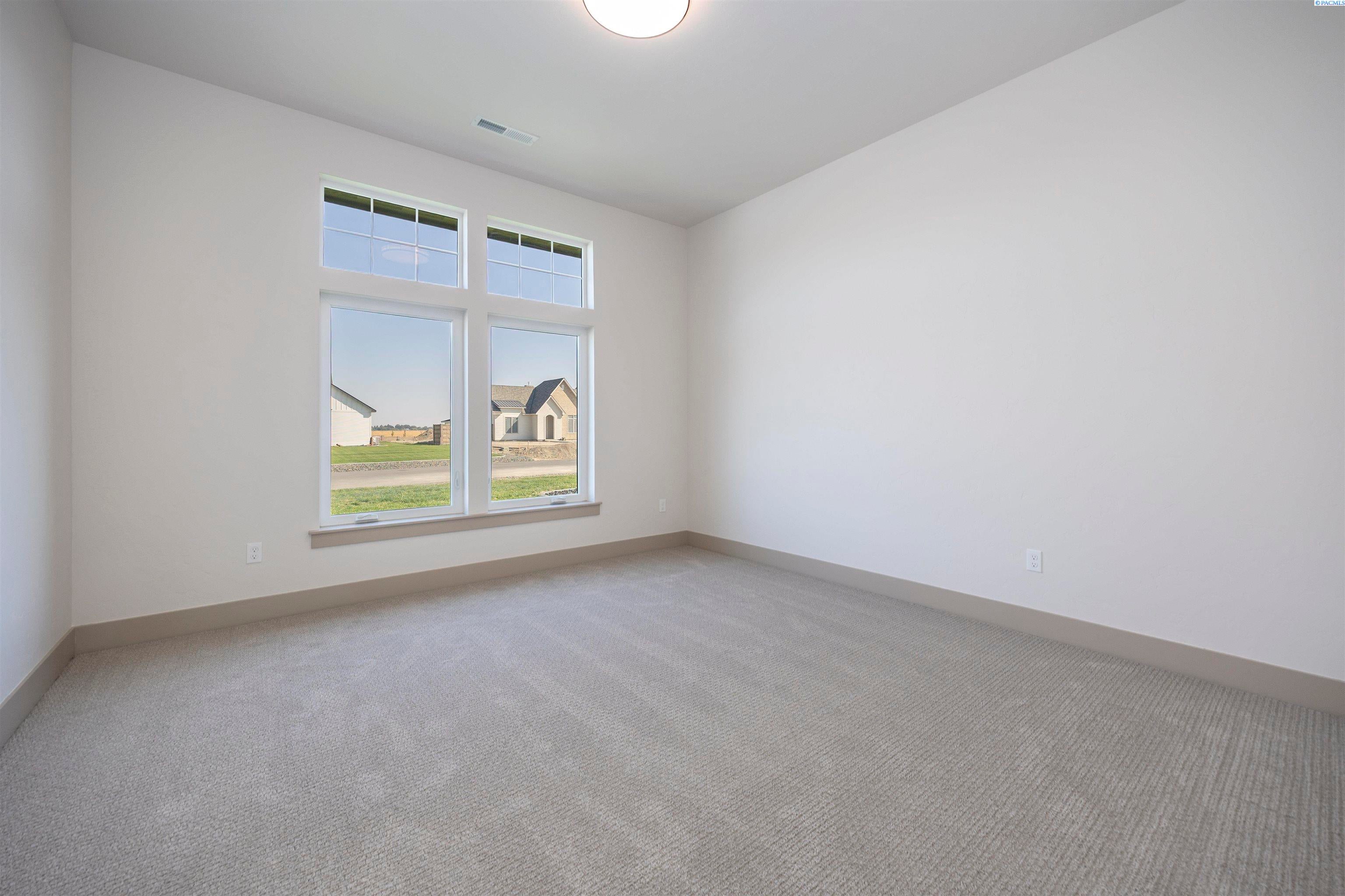 Kennewick, Washington, 99338, United States, 4 Bedrooms Bedrooms, ,3 BathroomsBathrooms,Residential,For Sale,2002511