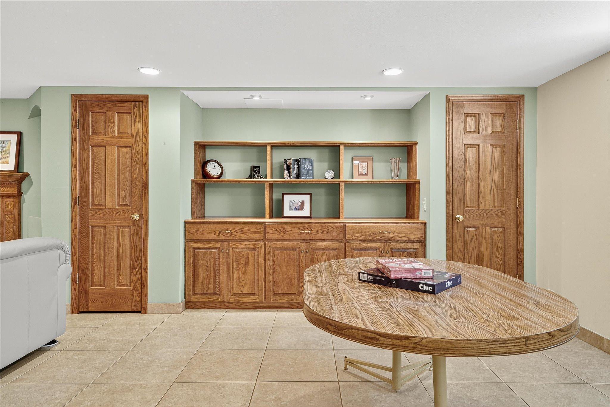 Edina, Minnesota, 55410, United States, 3 Bedrooms Bedrooms, ,1 BathroomBathrooms,Residential,For Sale,1941033
