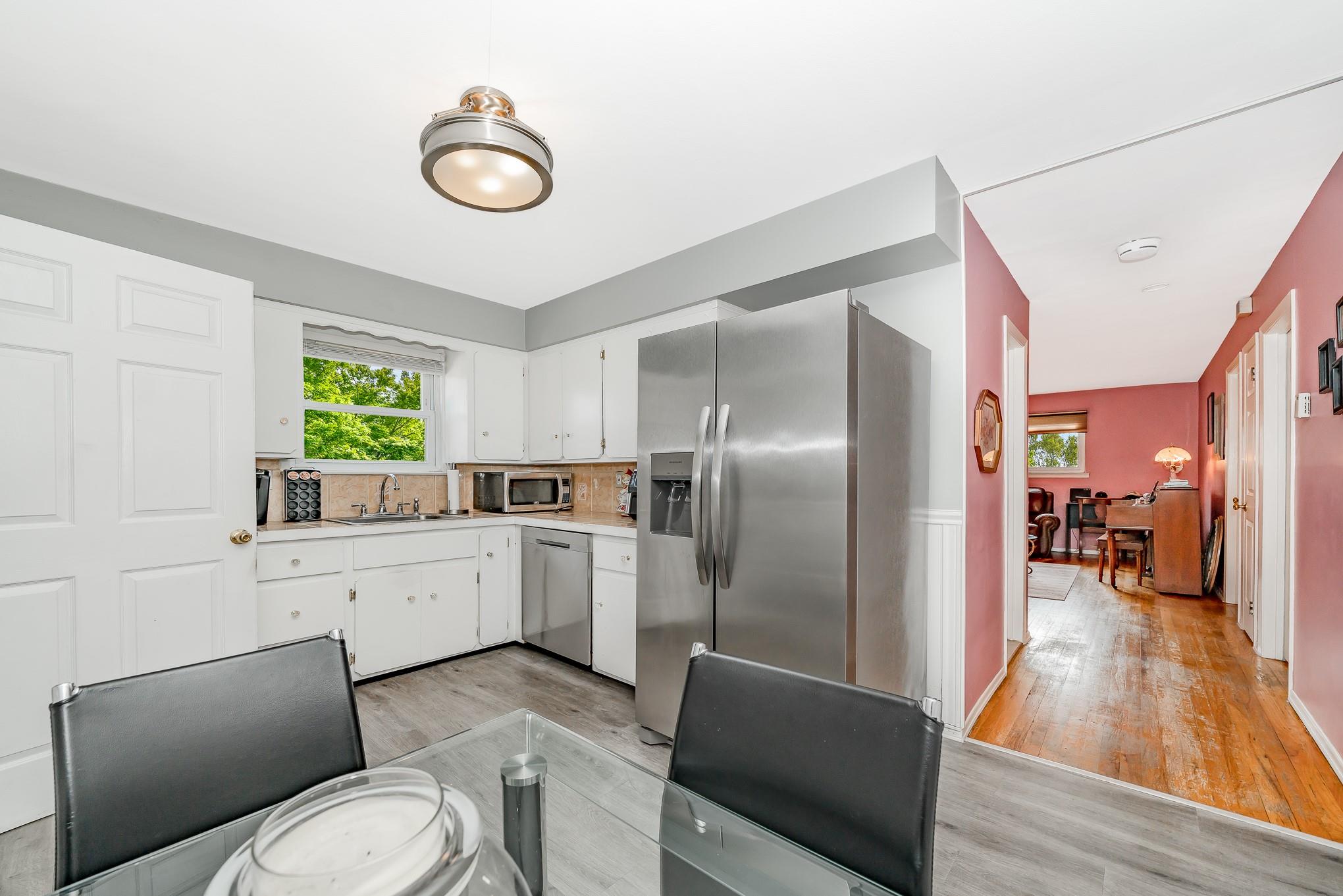 Franklin Square, New York, 11010, United States, 5 Bedrooms Bedrooms, ,2 BathroomsBathrooms,Residential,For Sale,1974579