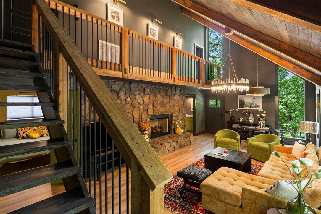 Fayetteville, Arkansas, 72703, United States, 2 Bedrooms Bedrooms, ,3 BathroomsBathrooms,Residential,For Sale,1846597