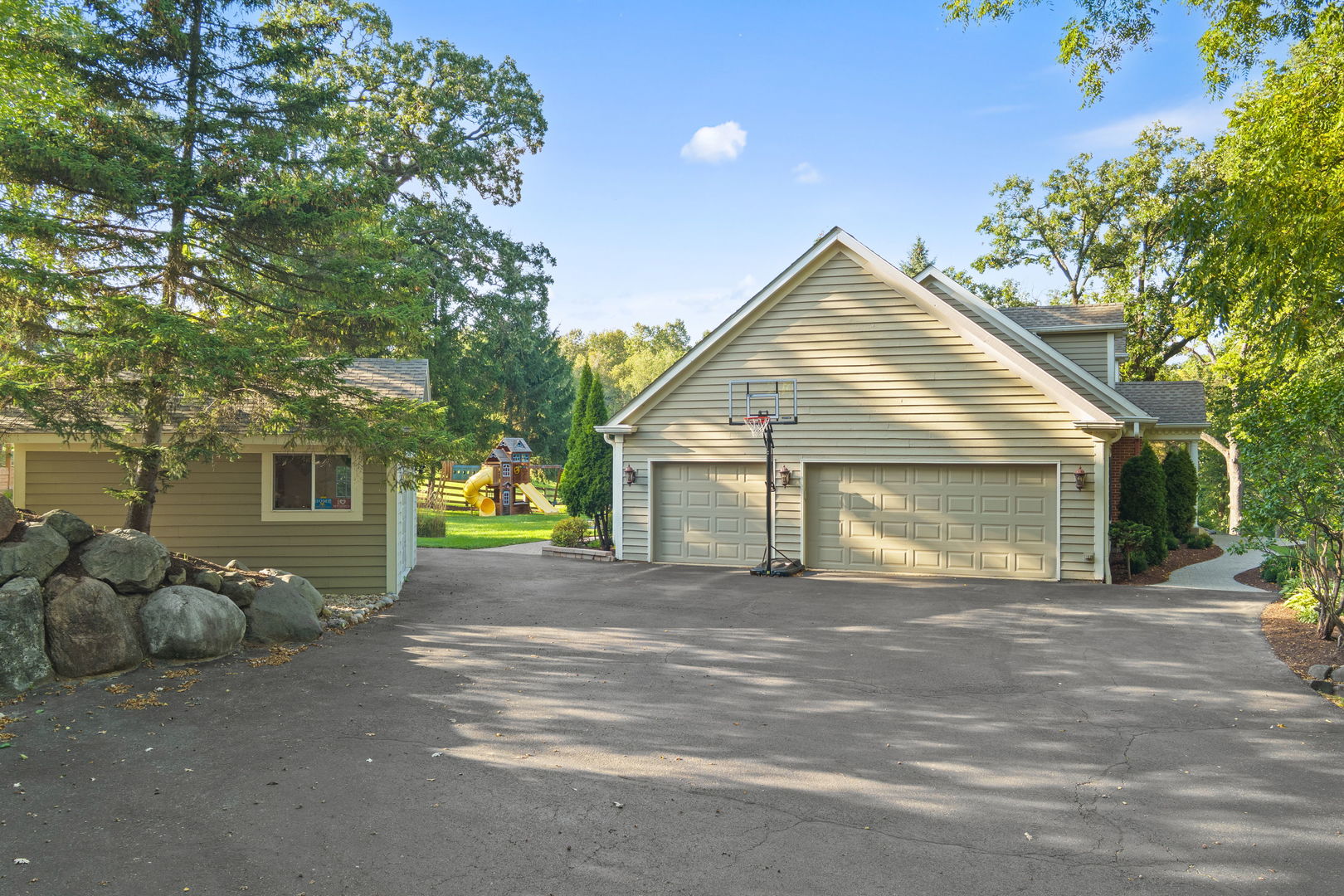 Barrington Hills, Illinois, 60010, United States, 5 Bedrooms Bedrooms, ,5 BathroomsBathrooms,Residential,For Sale,1938528