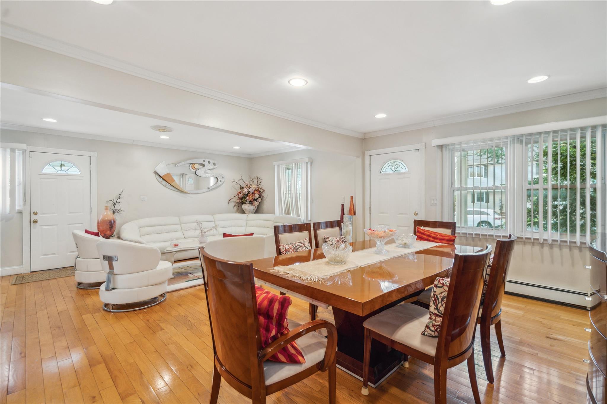 New Hyde Park, New York, 11040, United States, 3 Bedrooms Bedrooms, ,3 BathroomsBathrooms,Residential,For Sale,1804080
