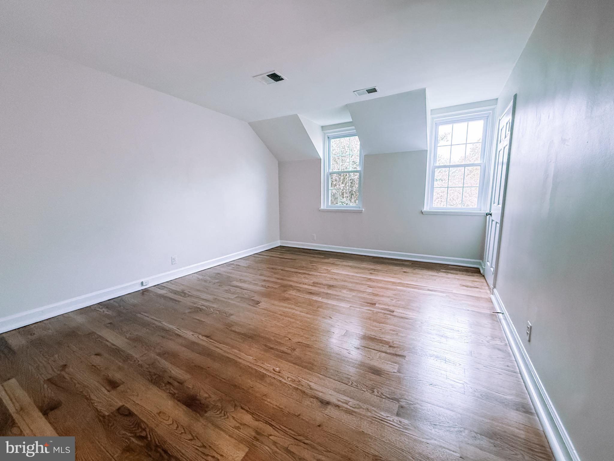 Arlington, Virginia, 22206, United States, 2 Bedrooms Bedrooms, ,2 BathroomsBathrooms,Residential,For Sale,1976928