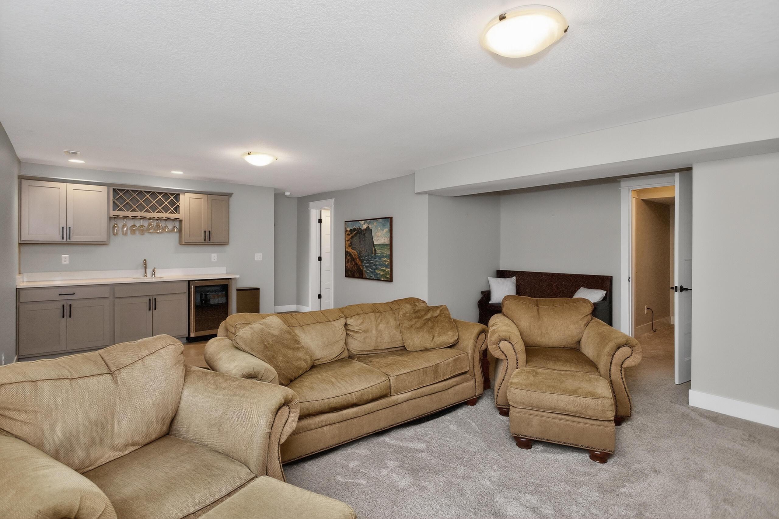 Ames, Iowa, 50014, United States, 5 Bedrooms Bedrooms, ,4 BathroomsBathrooms,Residential,For Sale,2006448