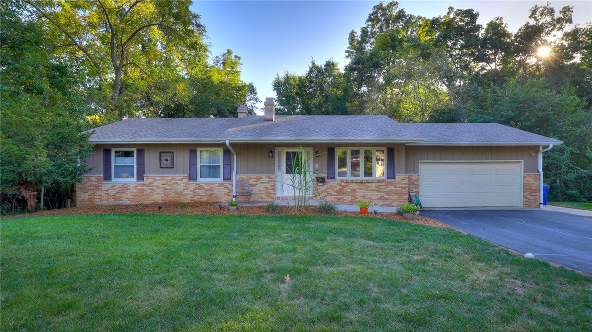 Greenlake Dr, Decatur, IL 62521
