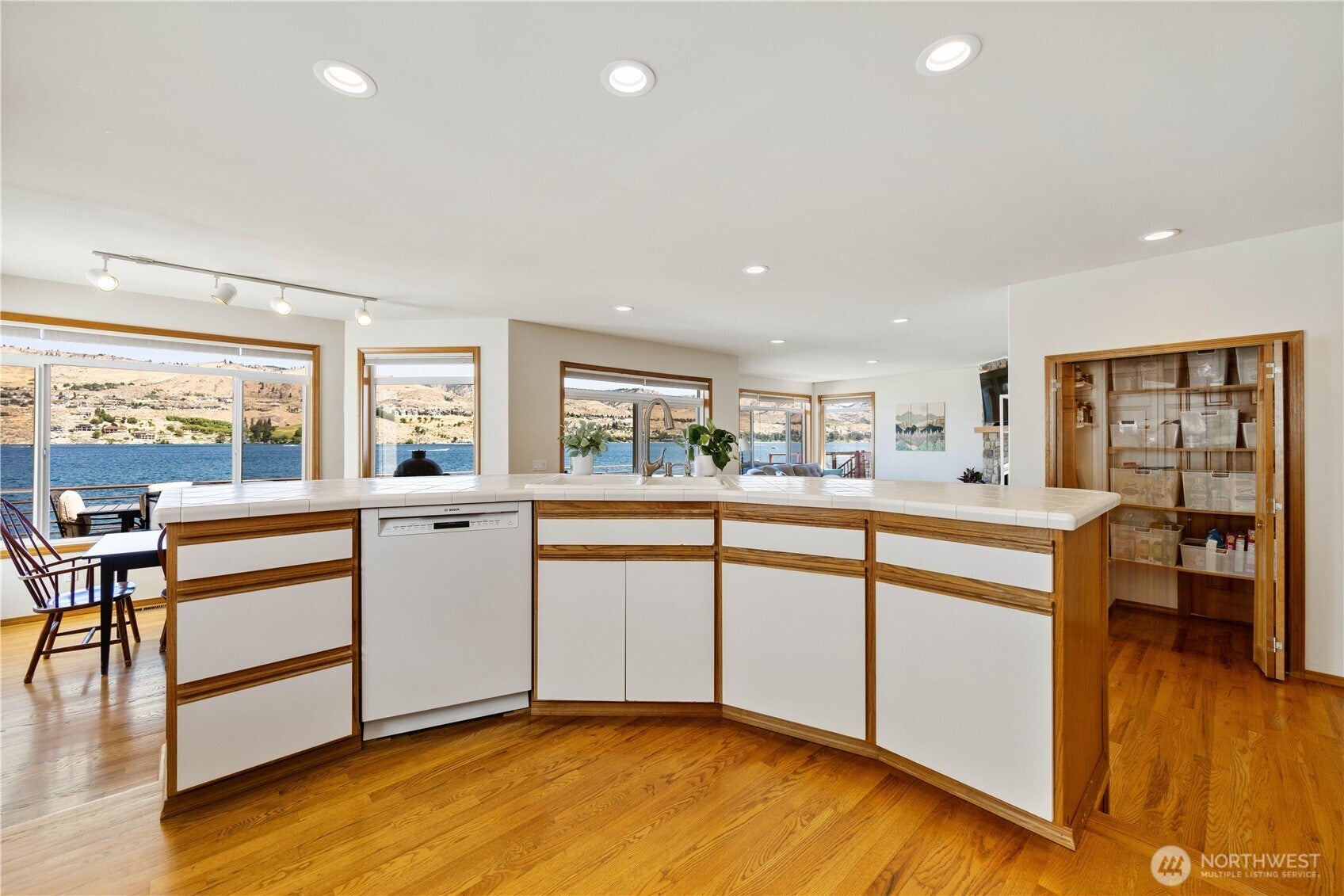 Chelan, Washington, 98816, United States, 5 Bedrooms Bedrooms, ,3 BathroomsBathrooms,Residential,For Sale,1896644