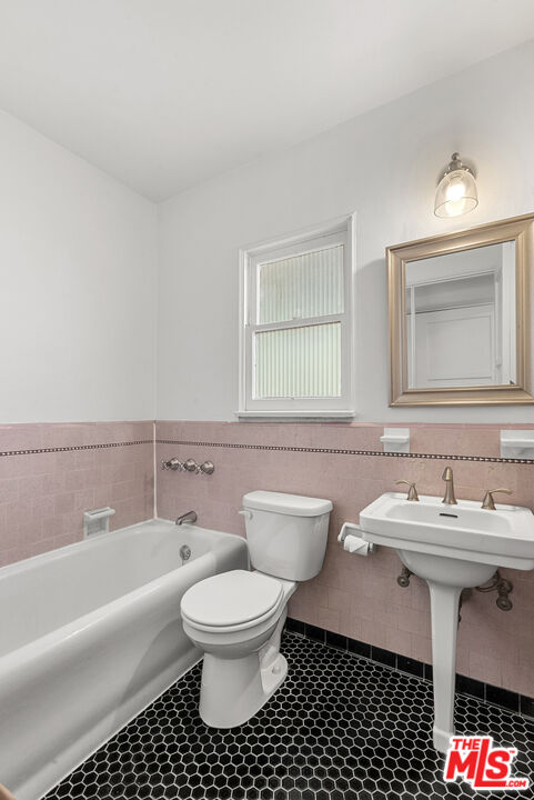 Los Angeles, California, 90036, United States, 4 Bedrooms Bedrooms, ,3 BathroomsBathrooms,Residential,For Sale,1849800