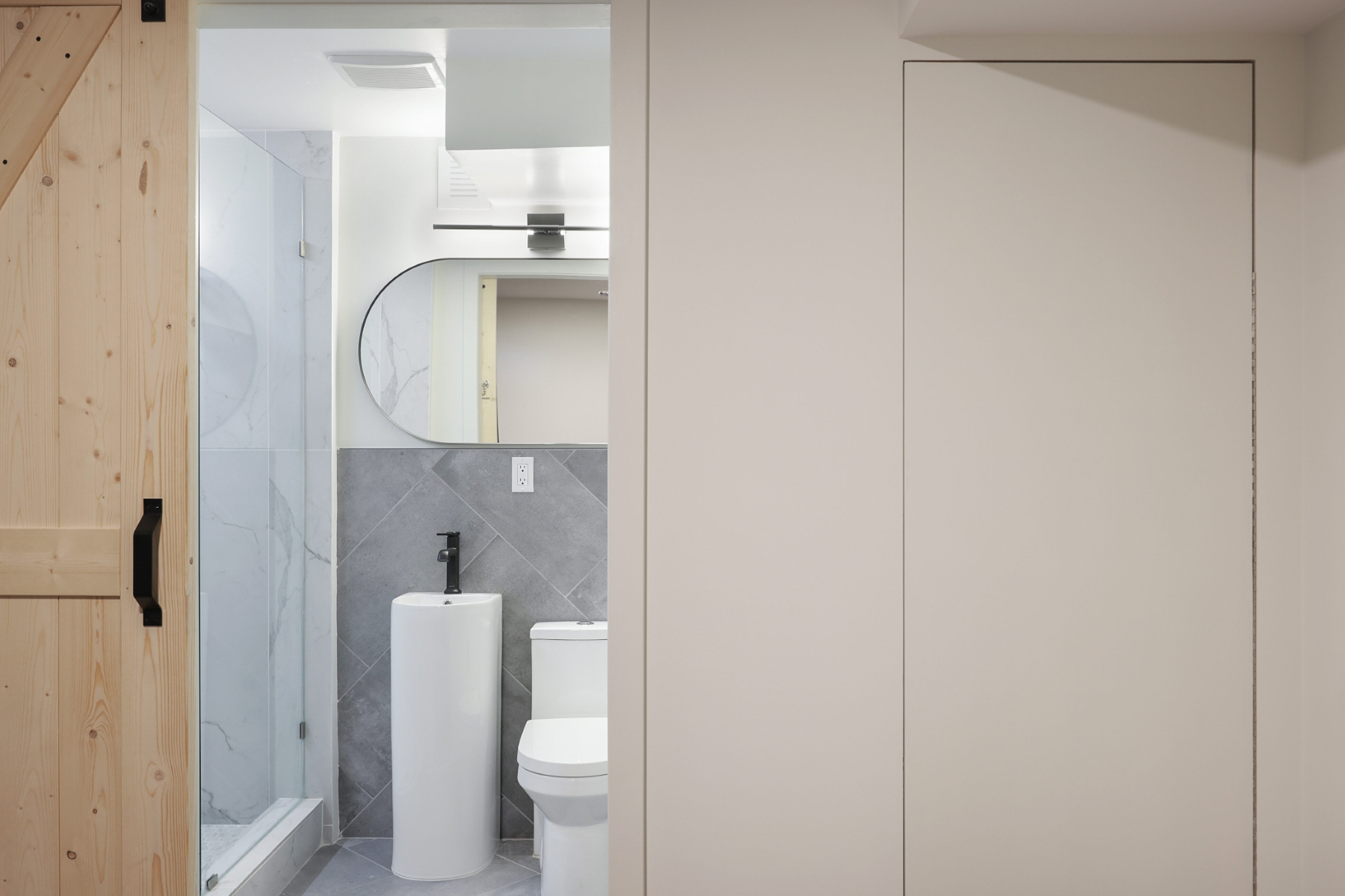  ?Chambers Brook? Townhome Offers Modern Luxury and Idyllic Surroundings - 物件實景