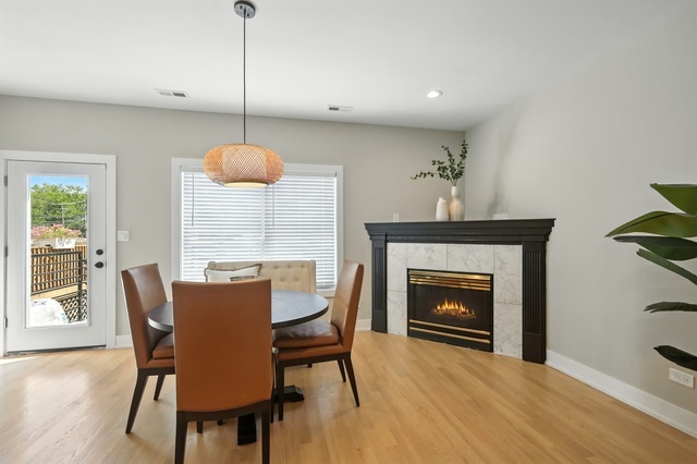 Chicago, Illinois, 60653, United States, 4 Bedrooms Bedrooms, ,Residential,For Sale,1950799