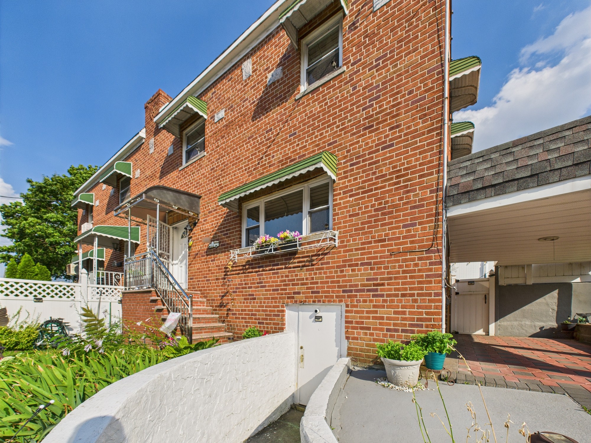 Bronx, New York, 10465, United States, 3 Bedrooms Bedrooms, ,3 BathroomsBathrooms,Residential,For Sale,1895148