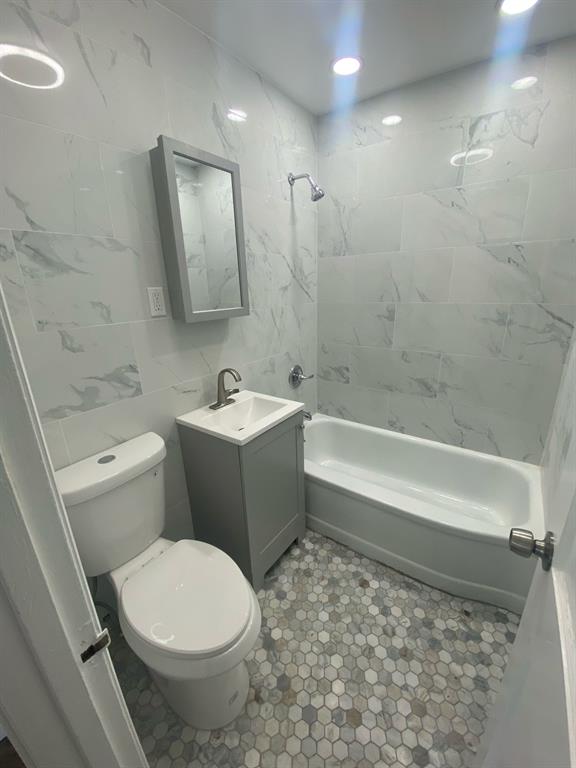 Yonkers, New York, 10705, United States, 3 Bedrooms Bedrooms, ,1 BathroomBathrooms,Residential,For Sale,1944966