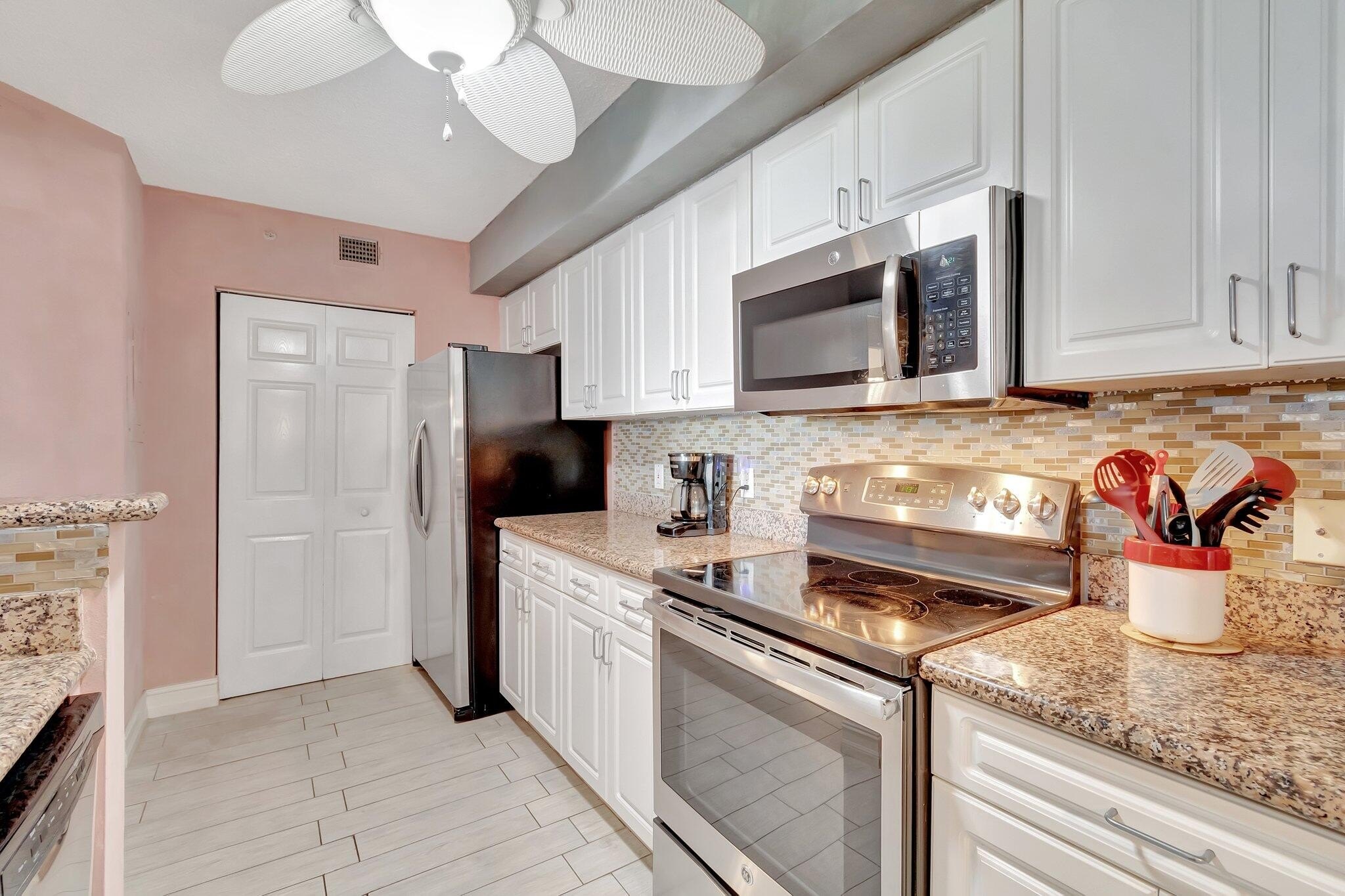 Highland Beach, Florida, 33487, United States, 2 Bedrooms Bedrooms, ,2 BathroomsBathrooms,Residential,For Sale,1921723